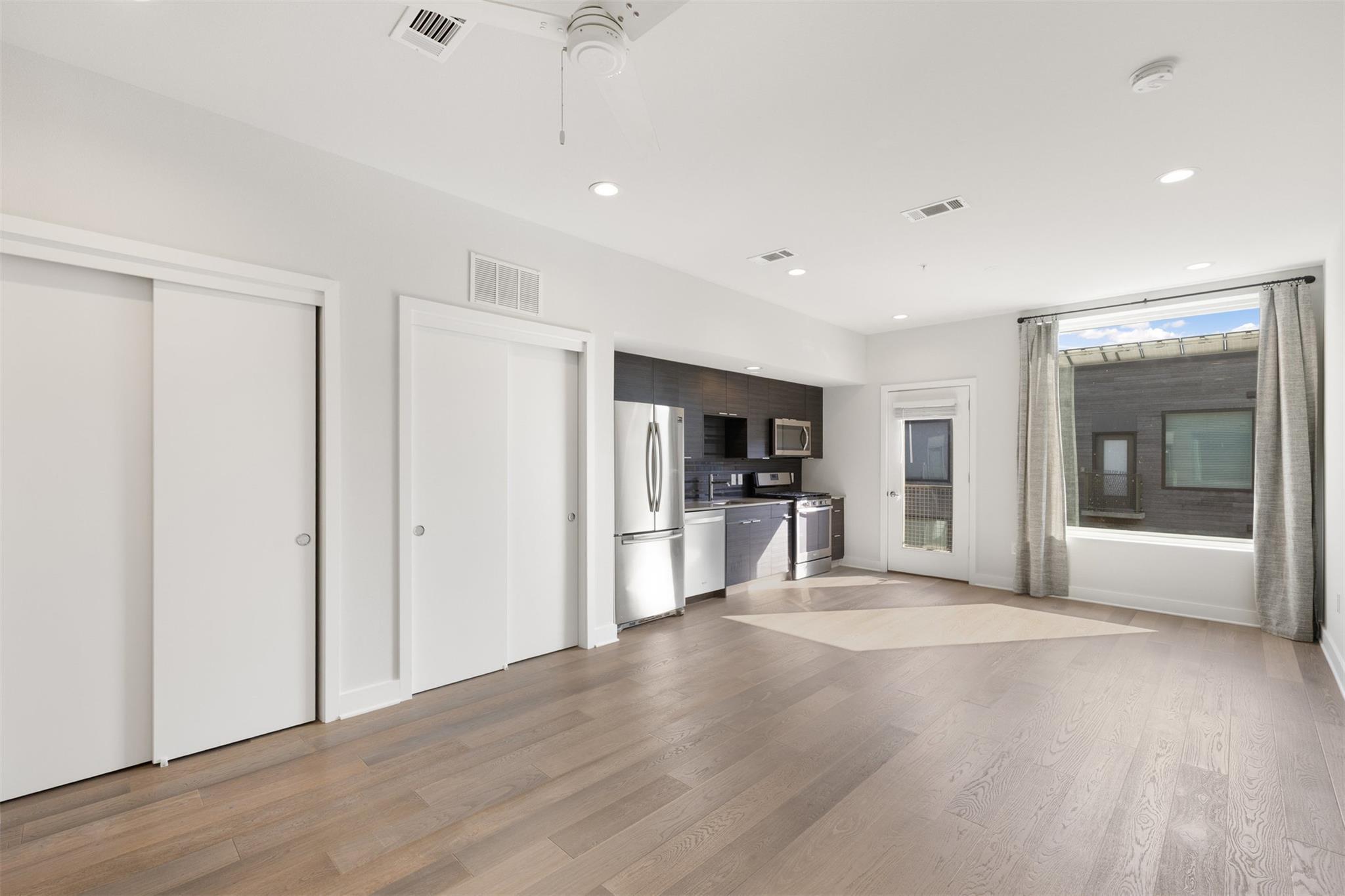 1800 E 4th St # 327, Austin, TX 78702