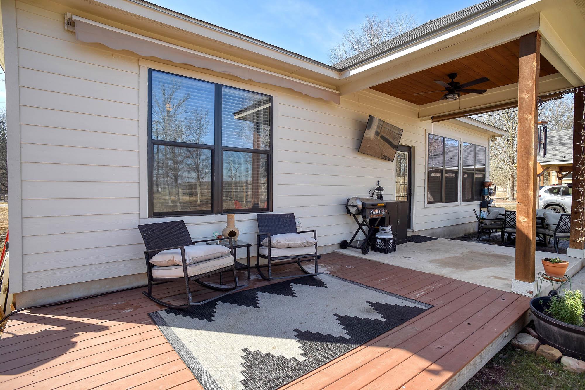 338 W Keanahalululu Ln, Bastrop, TX 78602