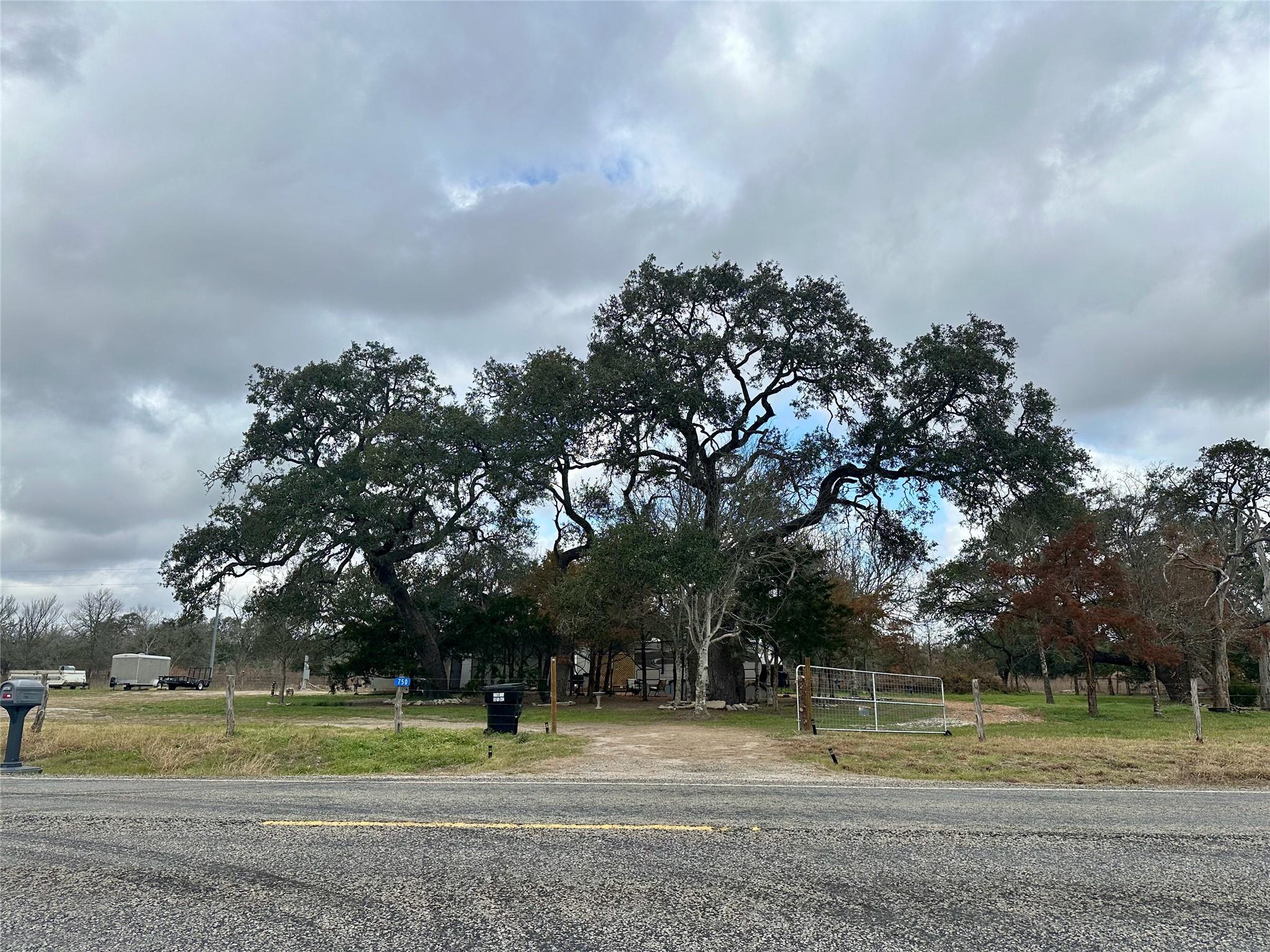 750 FM 154 S, Muldoon, TX 78949