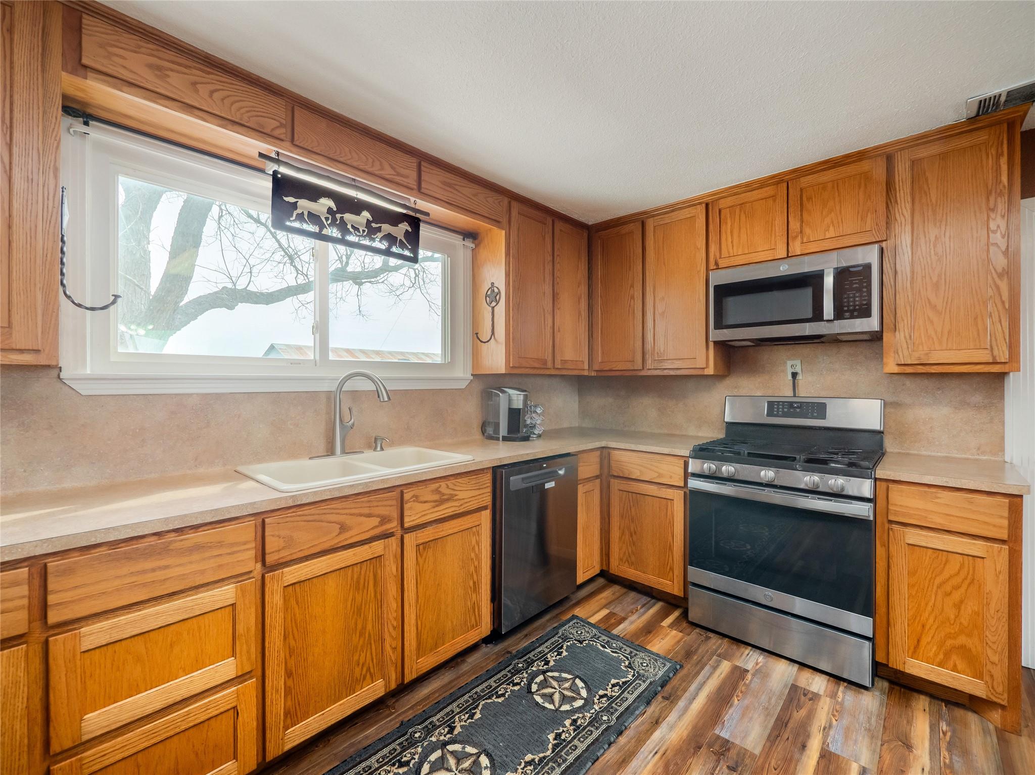 851 & 877 County Road 455, Coupland, TX 78615