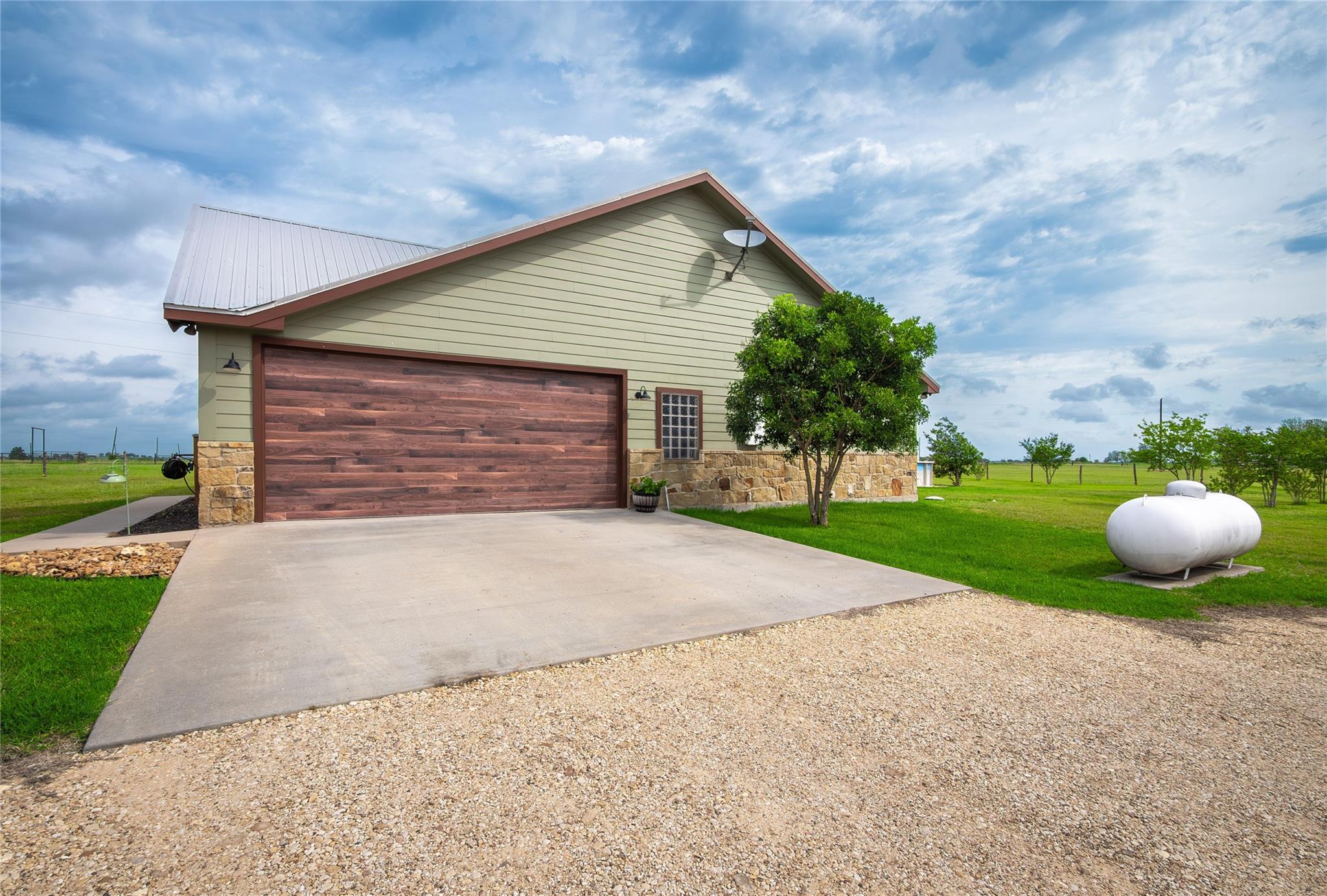 851 & 877 County Road 455, Coupland, TX 78615