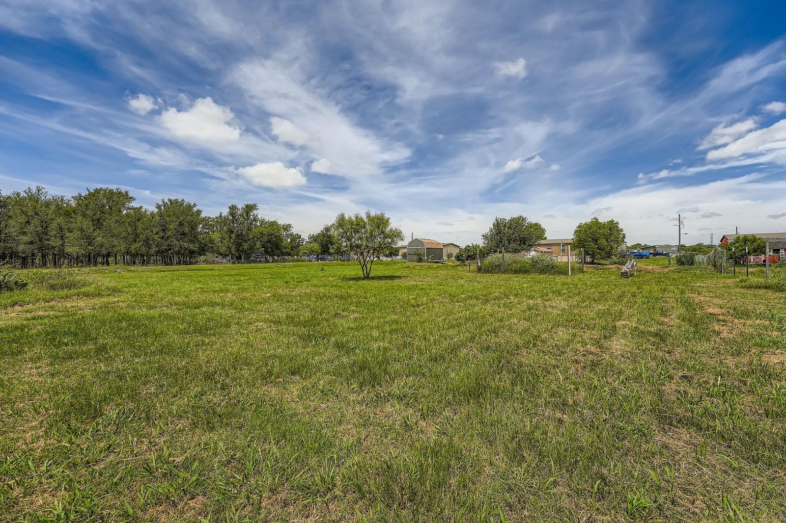 435 Still Meadow Dr, Dale, TX 78616