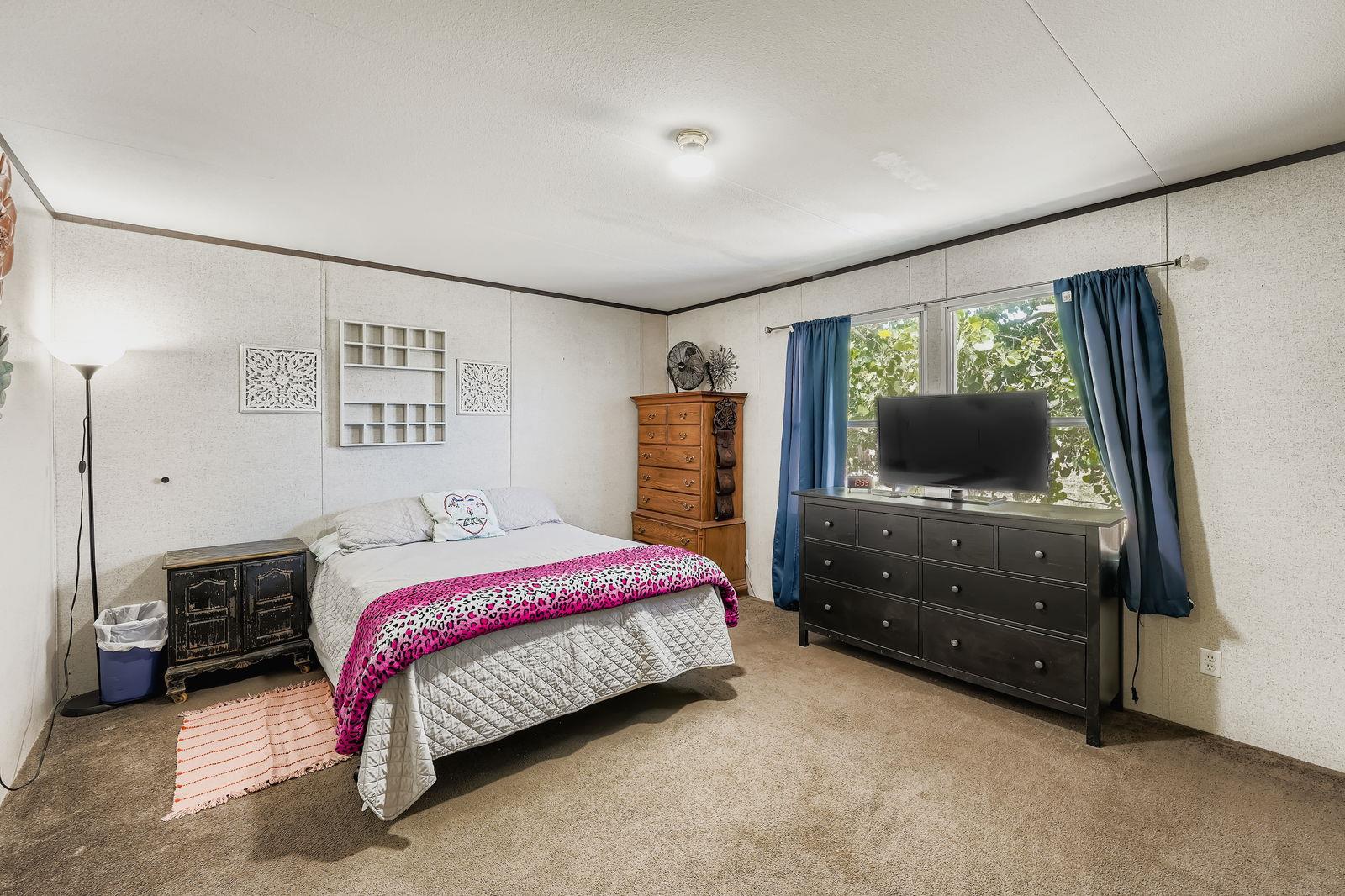 435 Still Meadow Dr, Dale, TX 78616