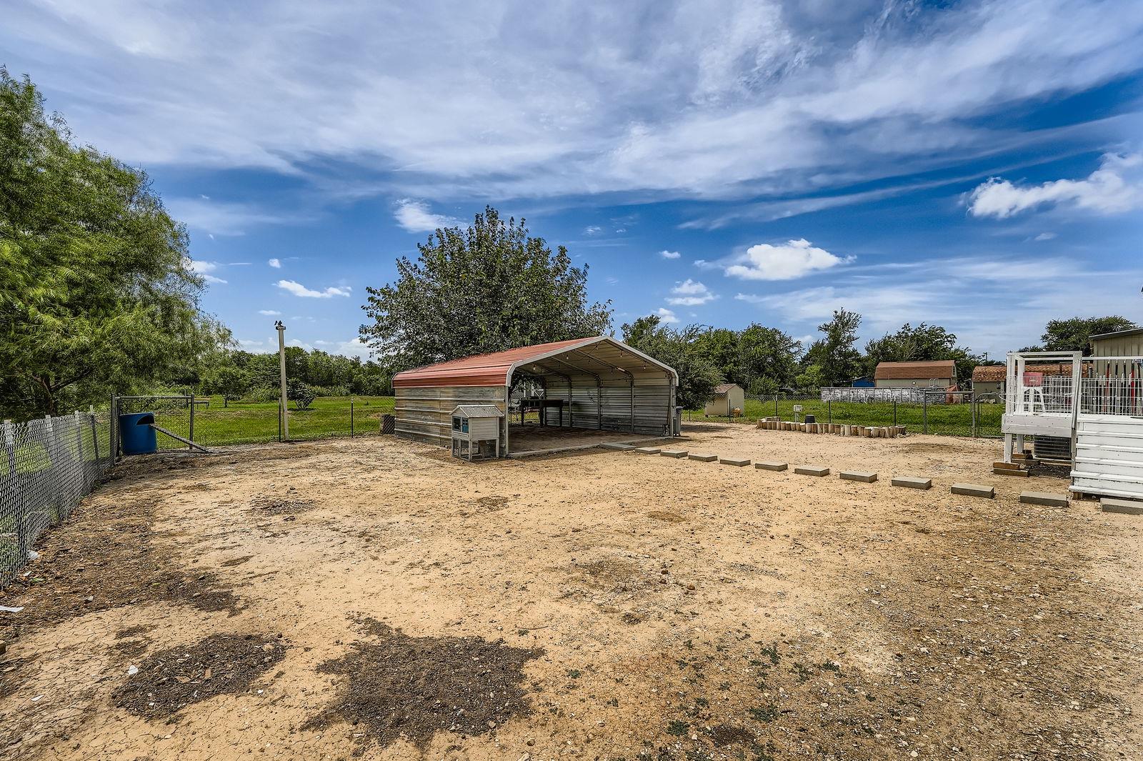 435 Still Meadow Dr, Dale, TX 78616