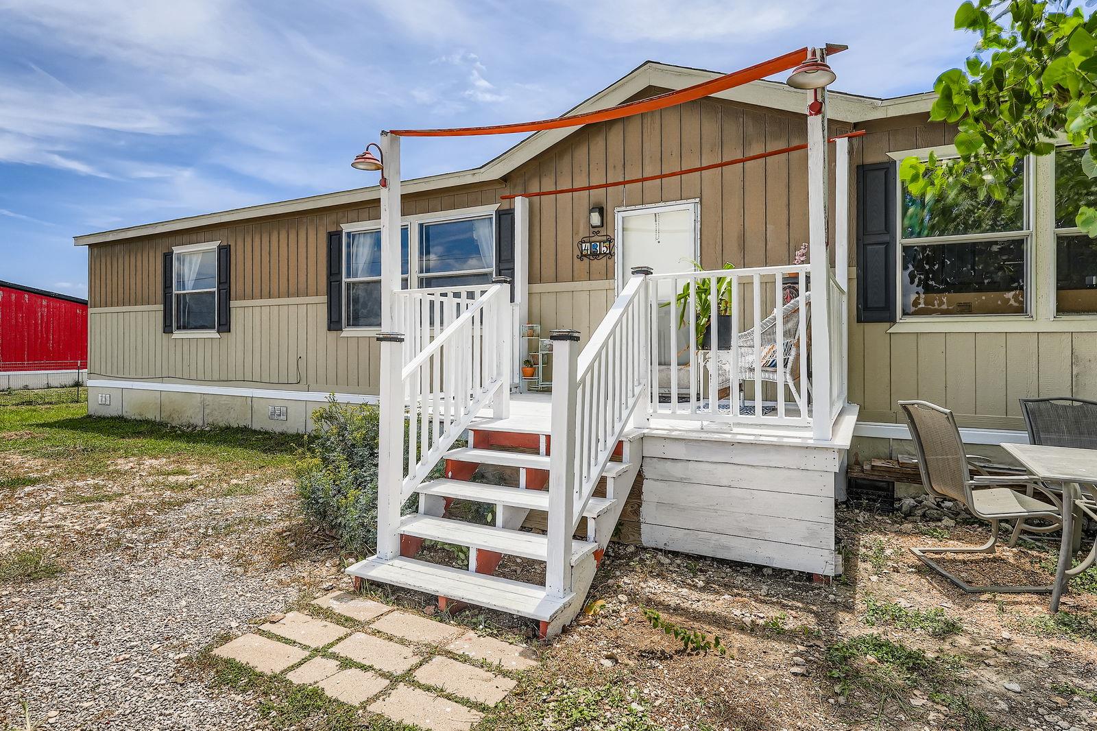 435 Still Meadow Dr, Dale, TX 78616