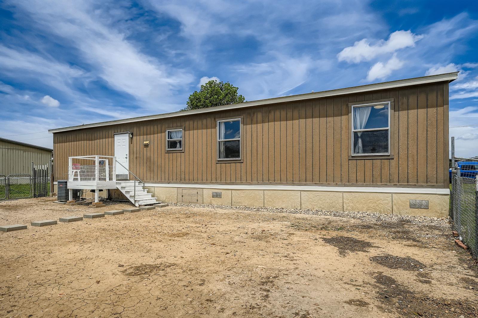 435 Still Meadow Dr, Dale, TX 78616