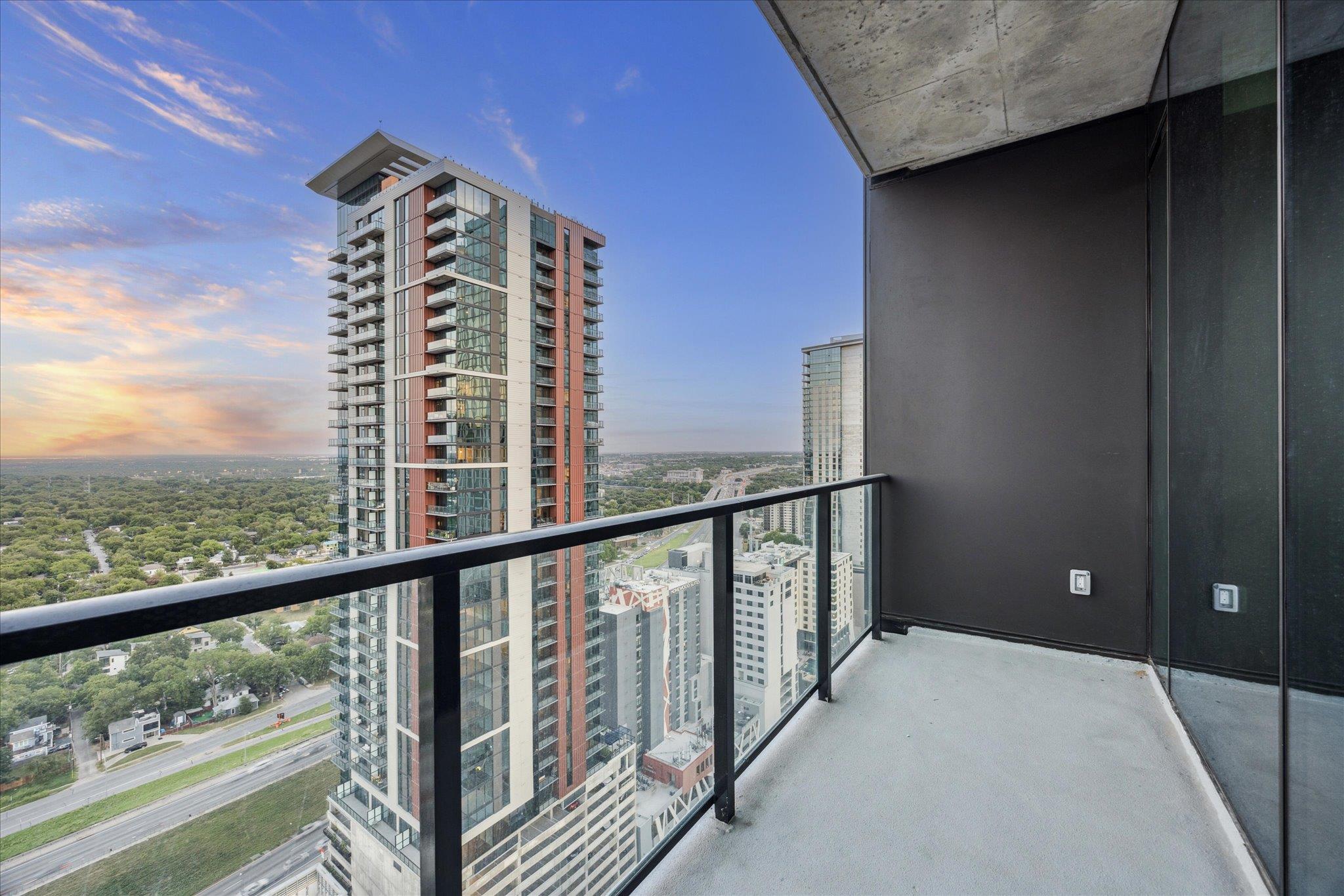 610 Davis St # 2702, Austin, TX 78701