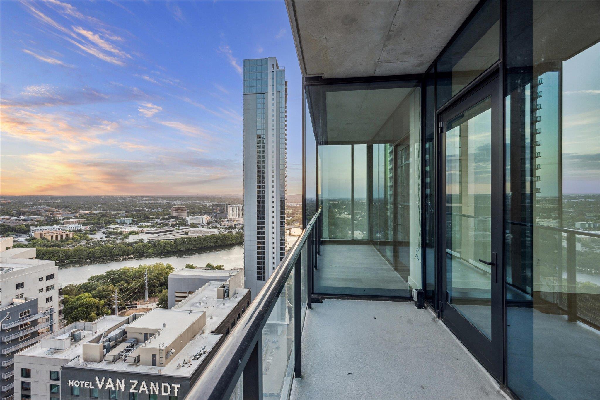 610 Davis St # 2702, Austin, TX 78701