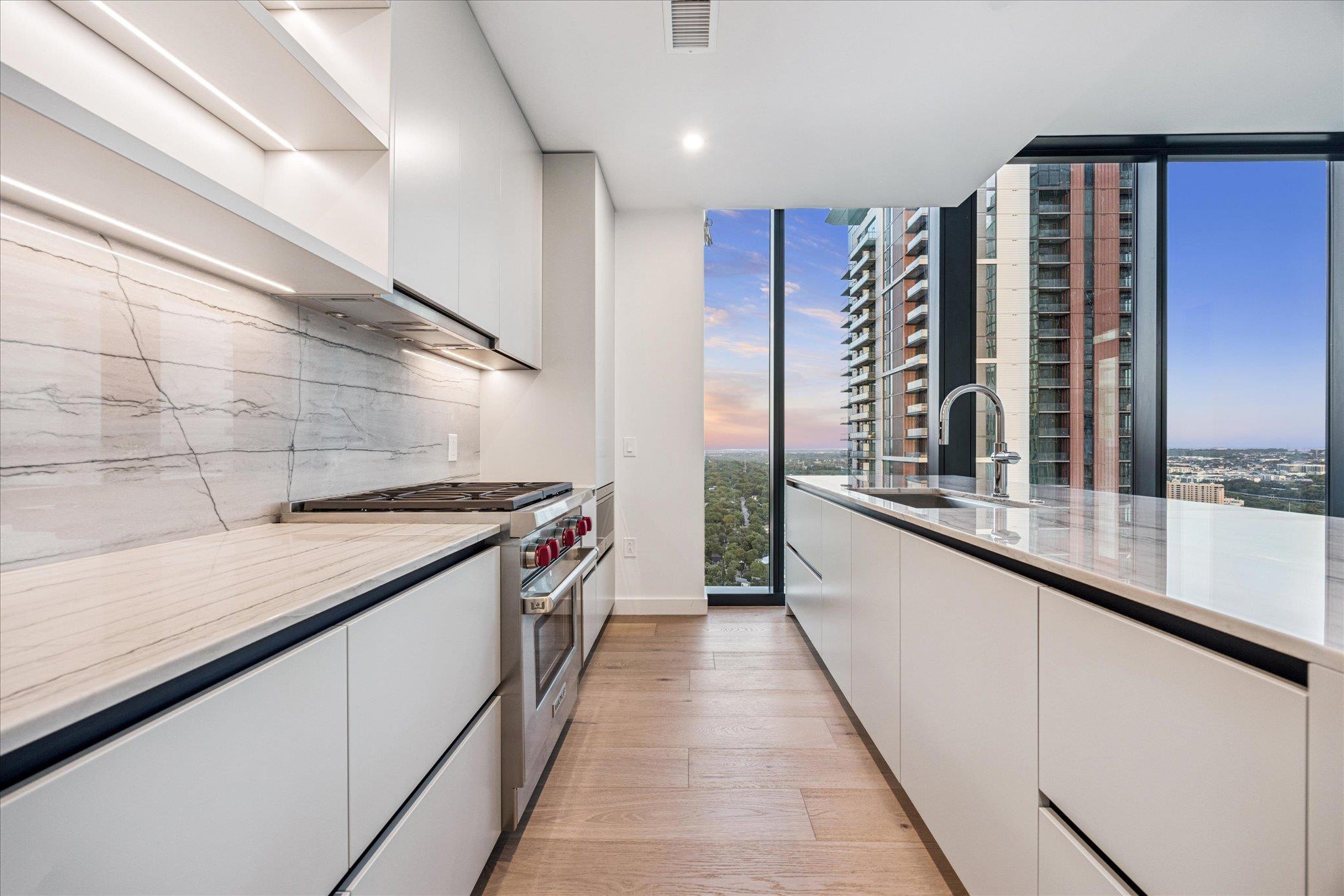 610 Davis St # 2702, Austin, TX 78701