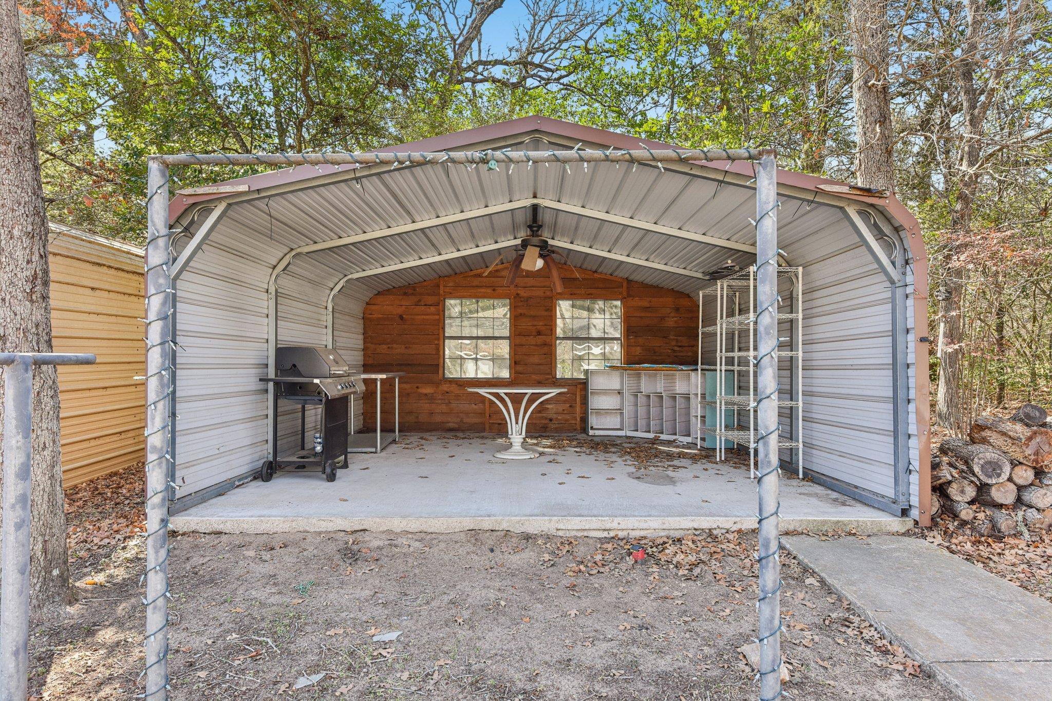 111 Post Oak Dr, Elgin, TX 78621