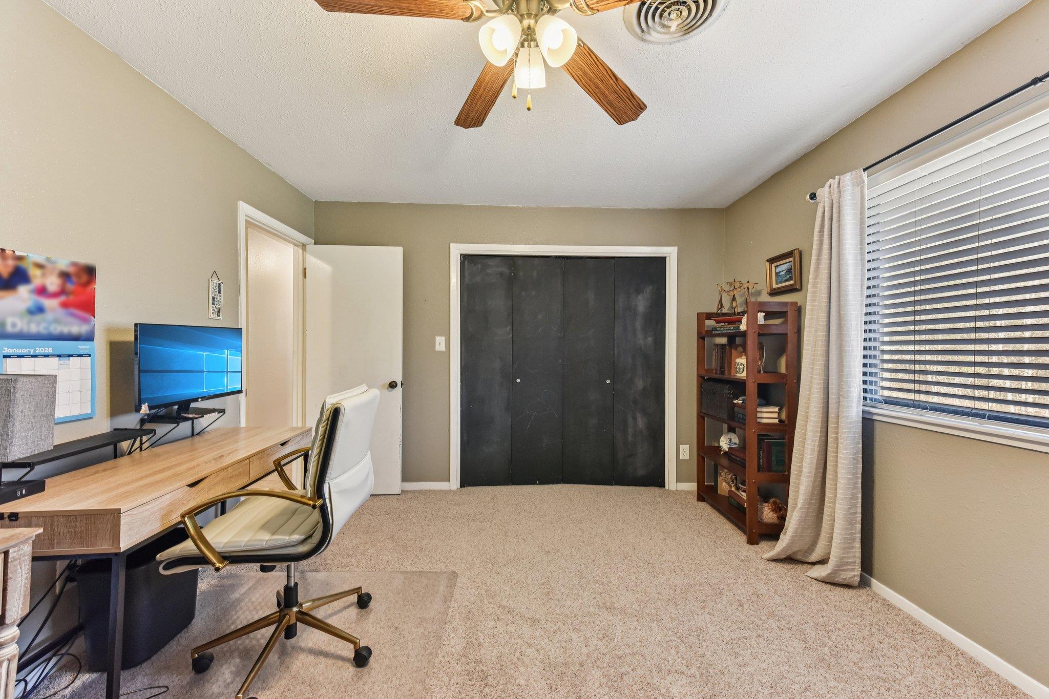 111 Post Oak Dr, Elgin, TX 78621