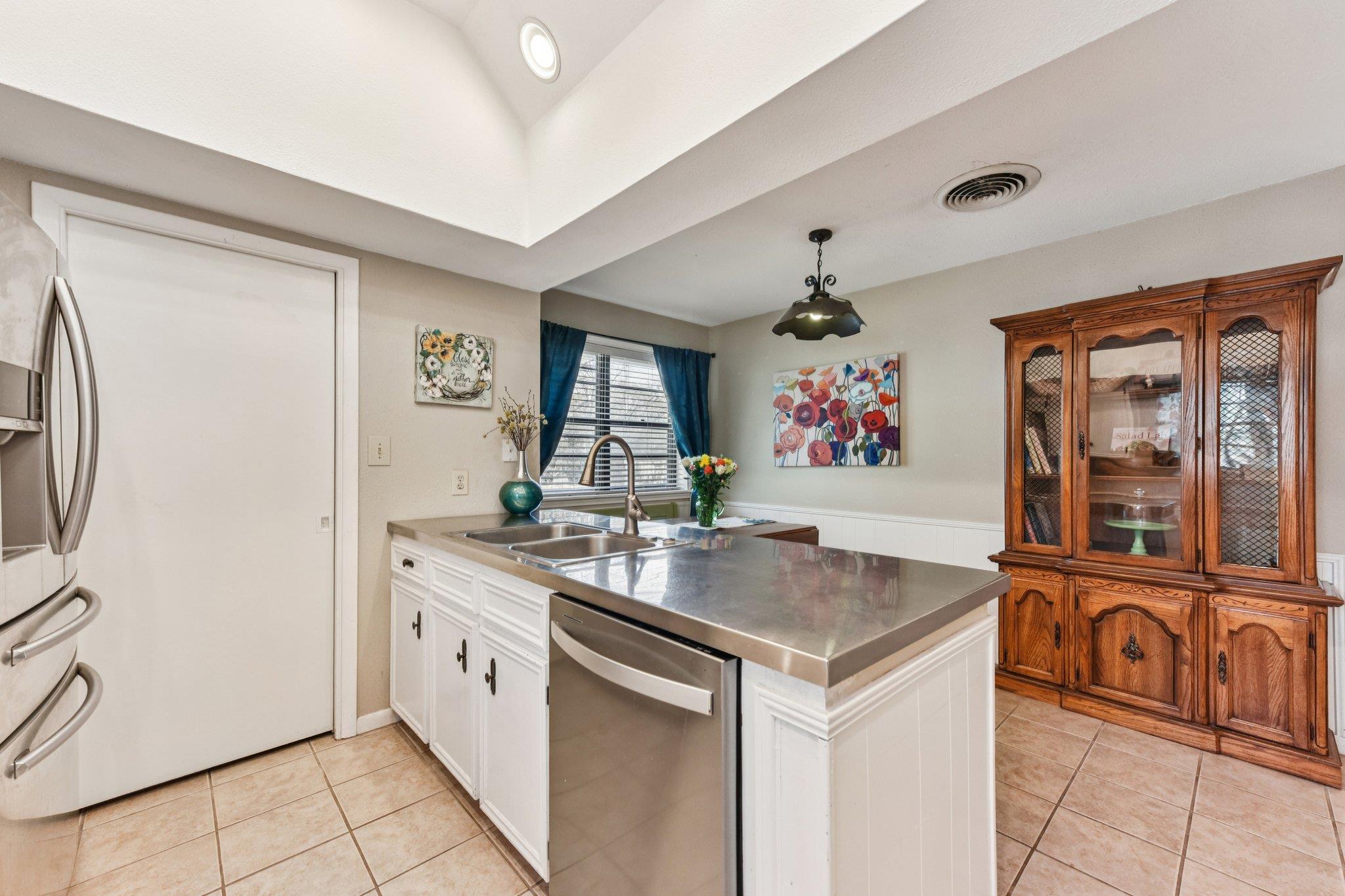 111 Post Oak Dr, Elgin, TX 78621