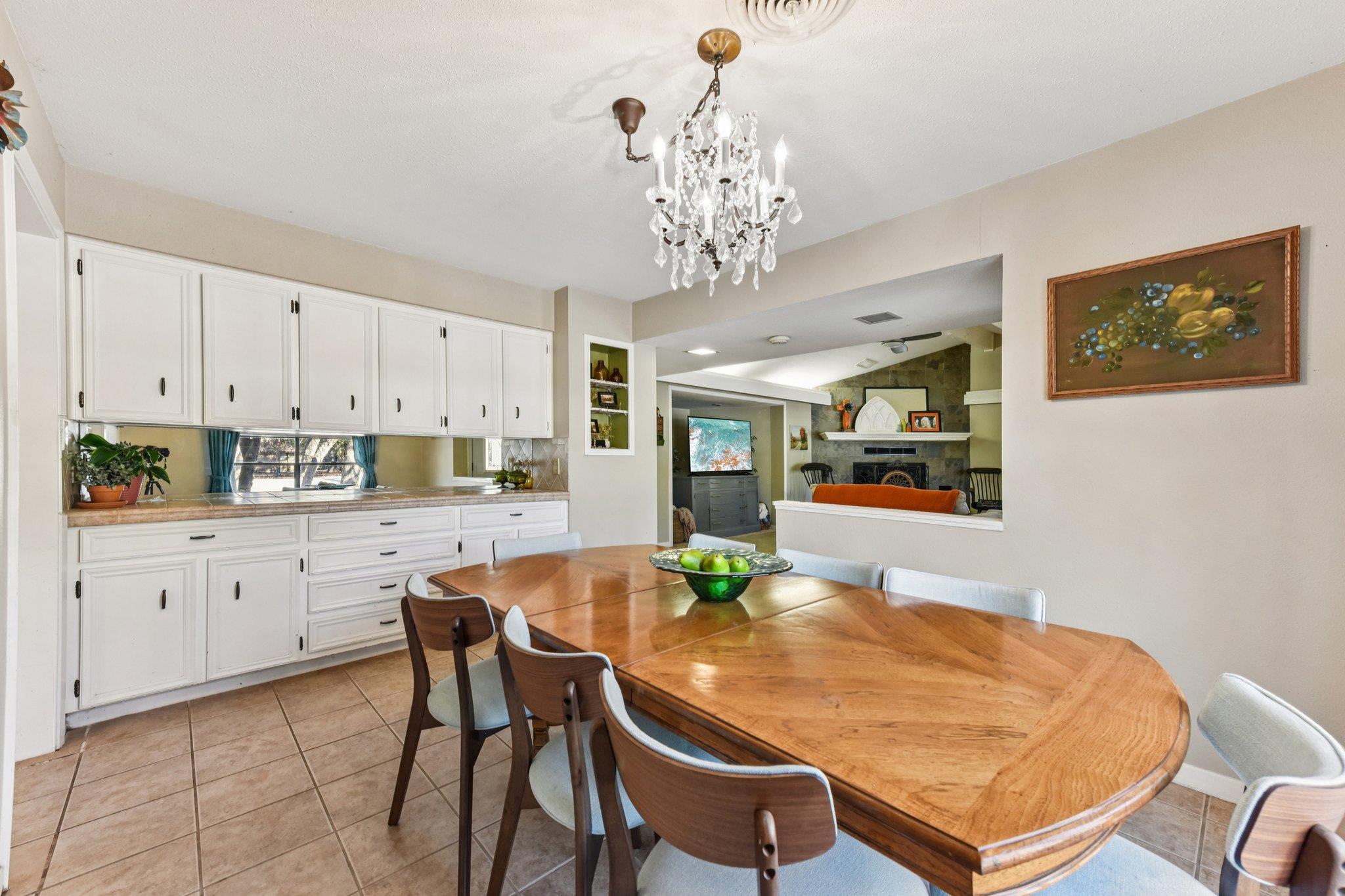 111 Post Oak Dr, Elgin, TX 78621