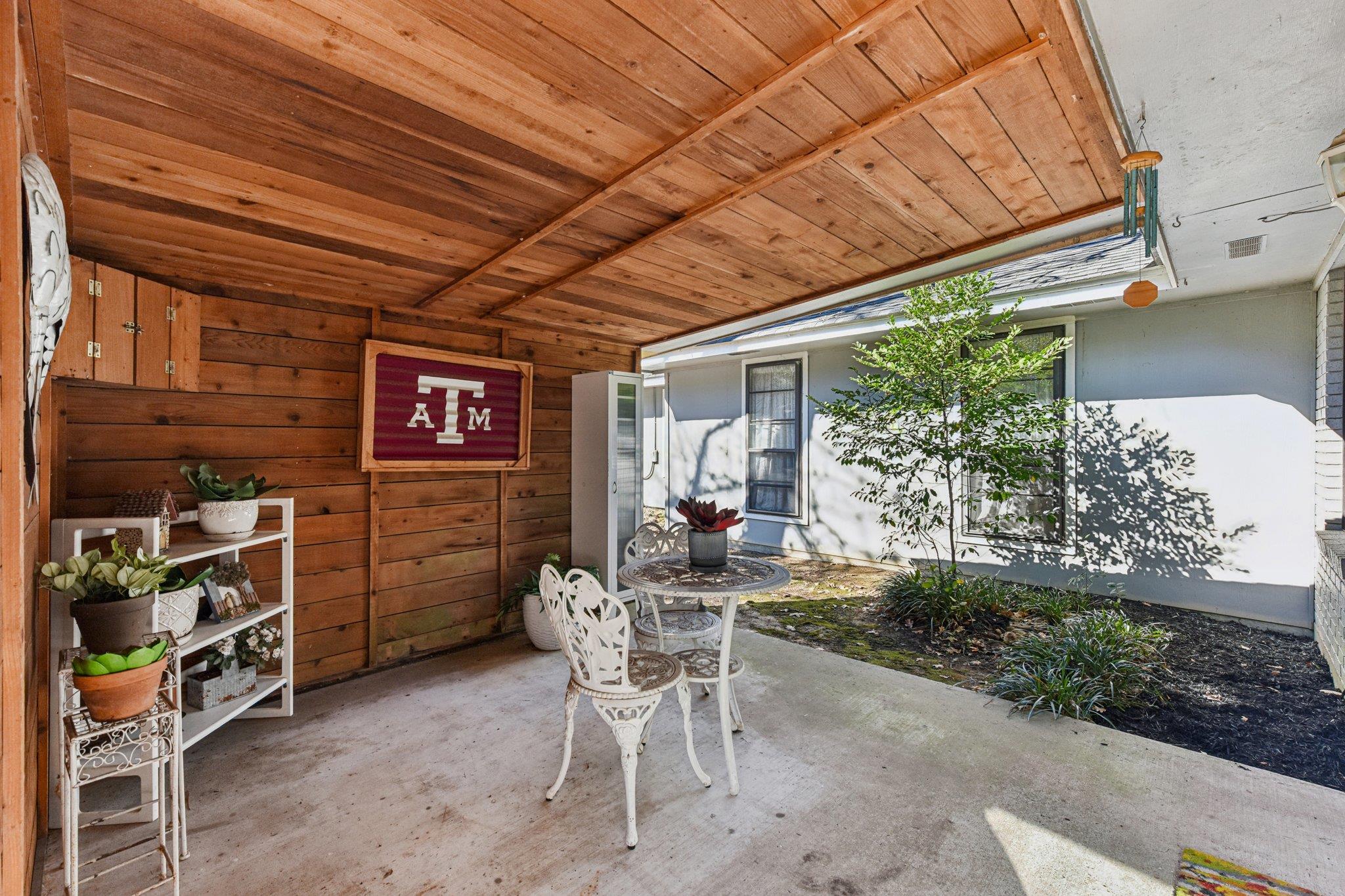 111 Post Oak Dr, Elgin, TX 78621