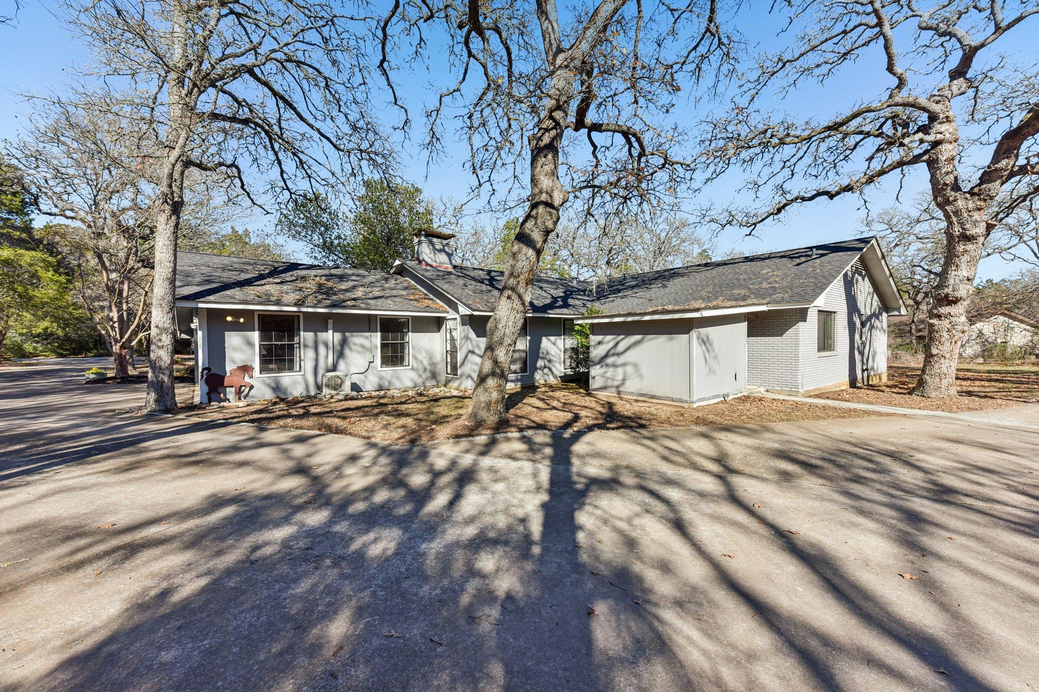 111 Post Oak Dr, Elgin, TX 78621