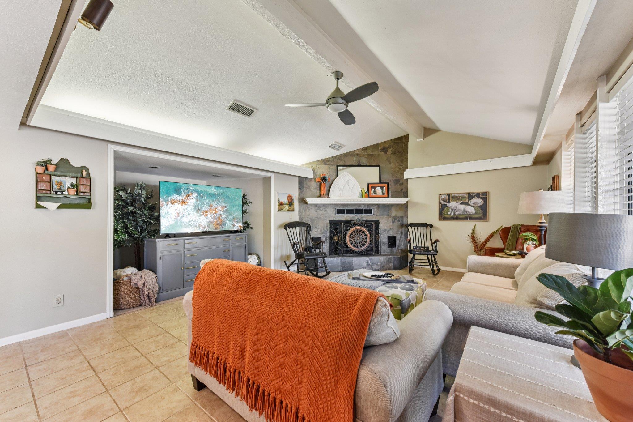 111 Post Oak Dr, Elgin, TX 78621