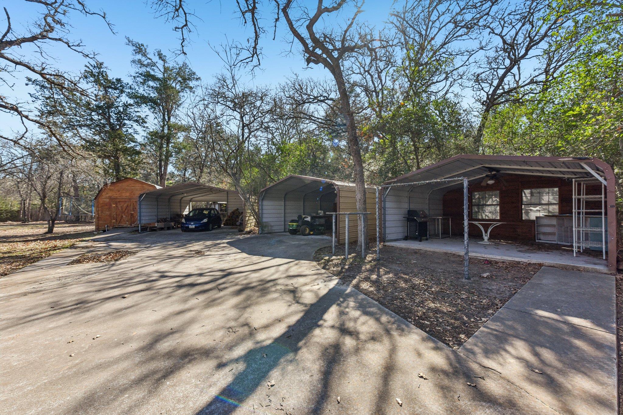 111 Post Oak Dr, Elgin, TX 78621