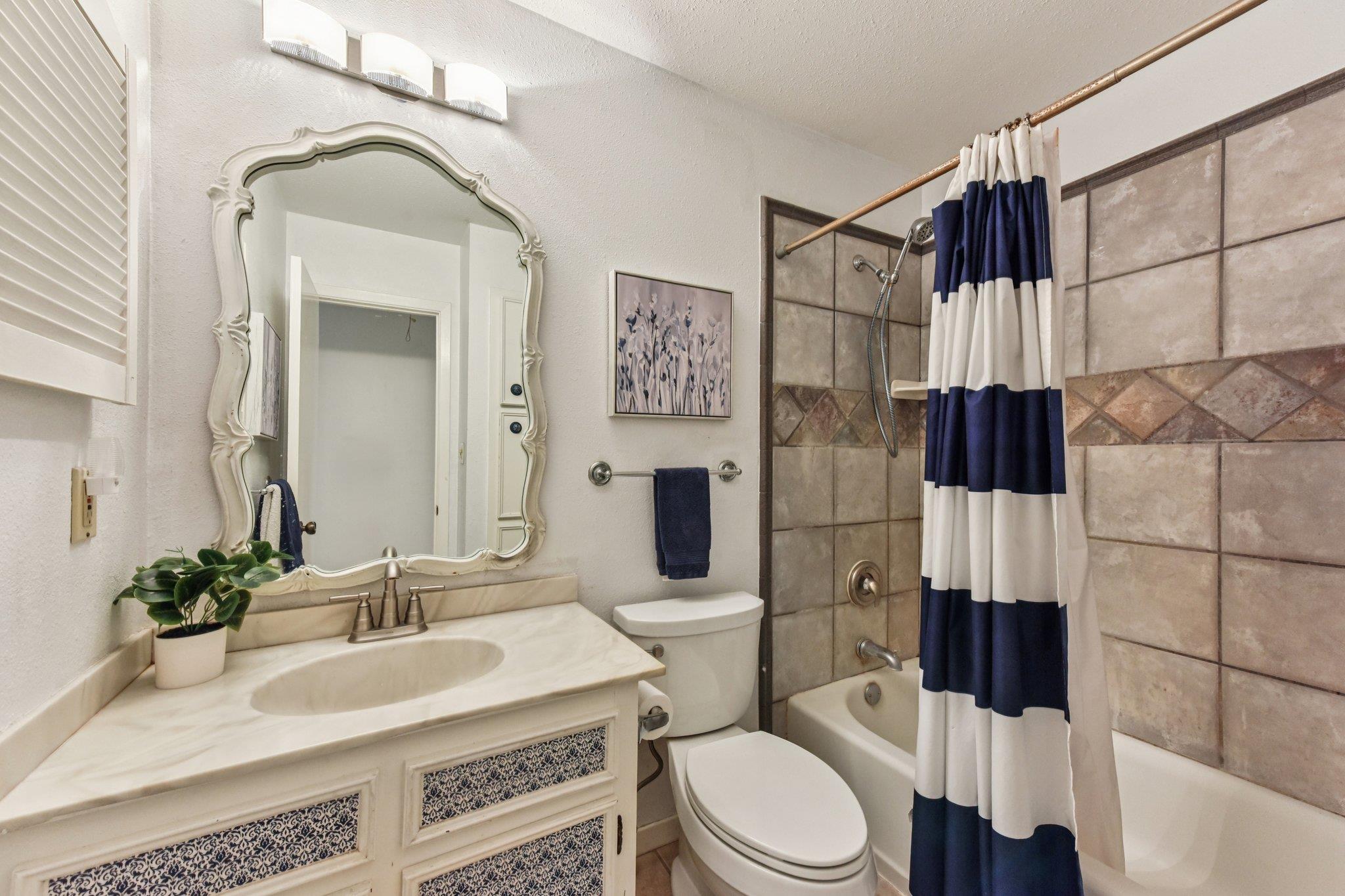 111 Post Oak Dr, Elgin, TX 78621