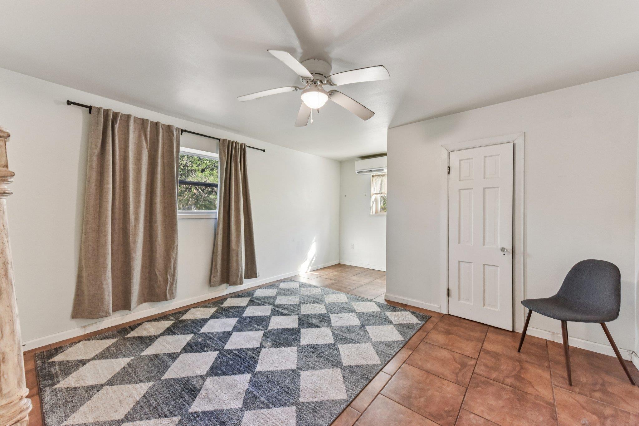 111 Post Oak Dr, Elgin, TX 78621