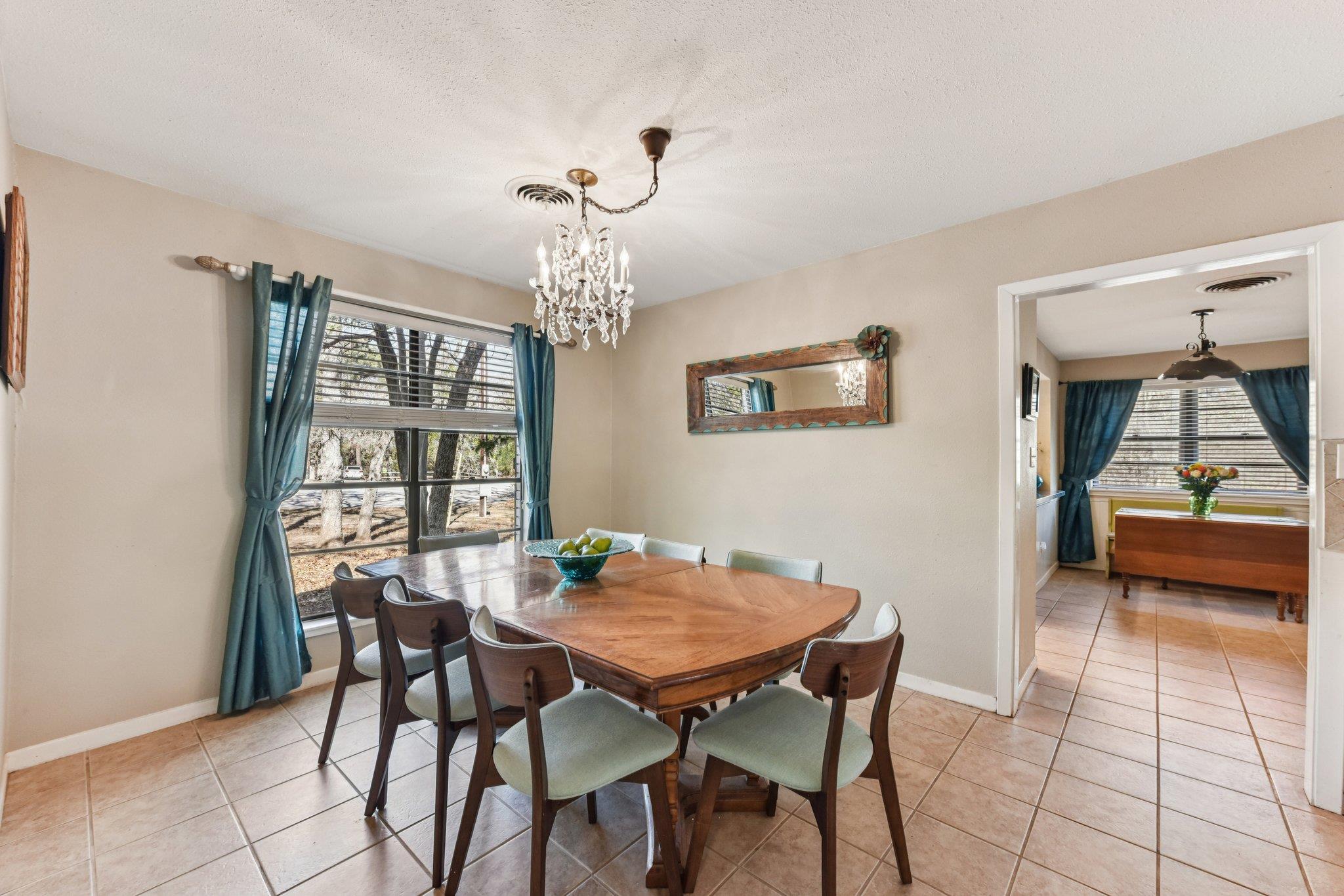 111 Post Oak Dr, Elgin, TX 78621