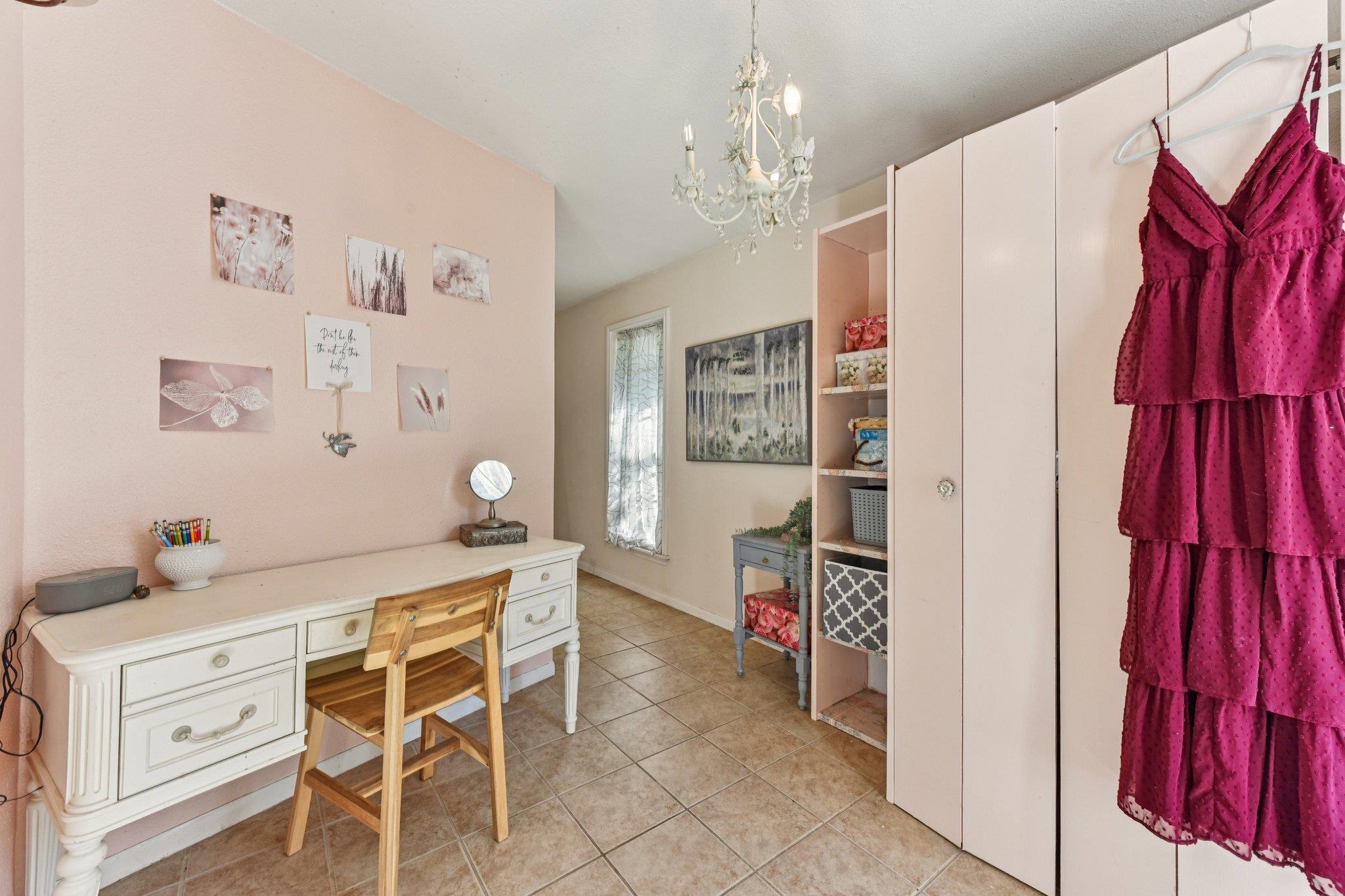 111 Post Oak Dr, Elgin, TX 78621