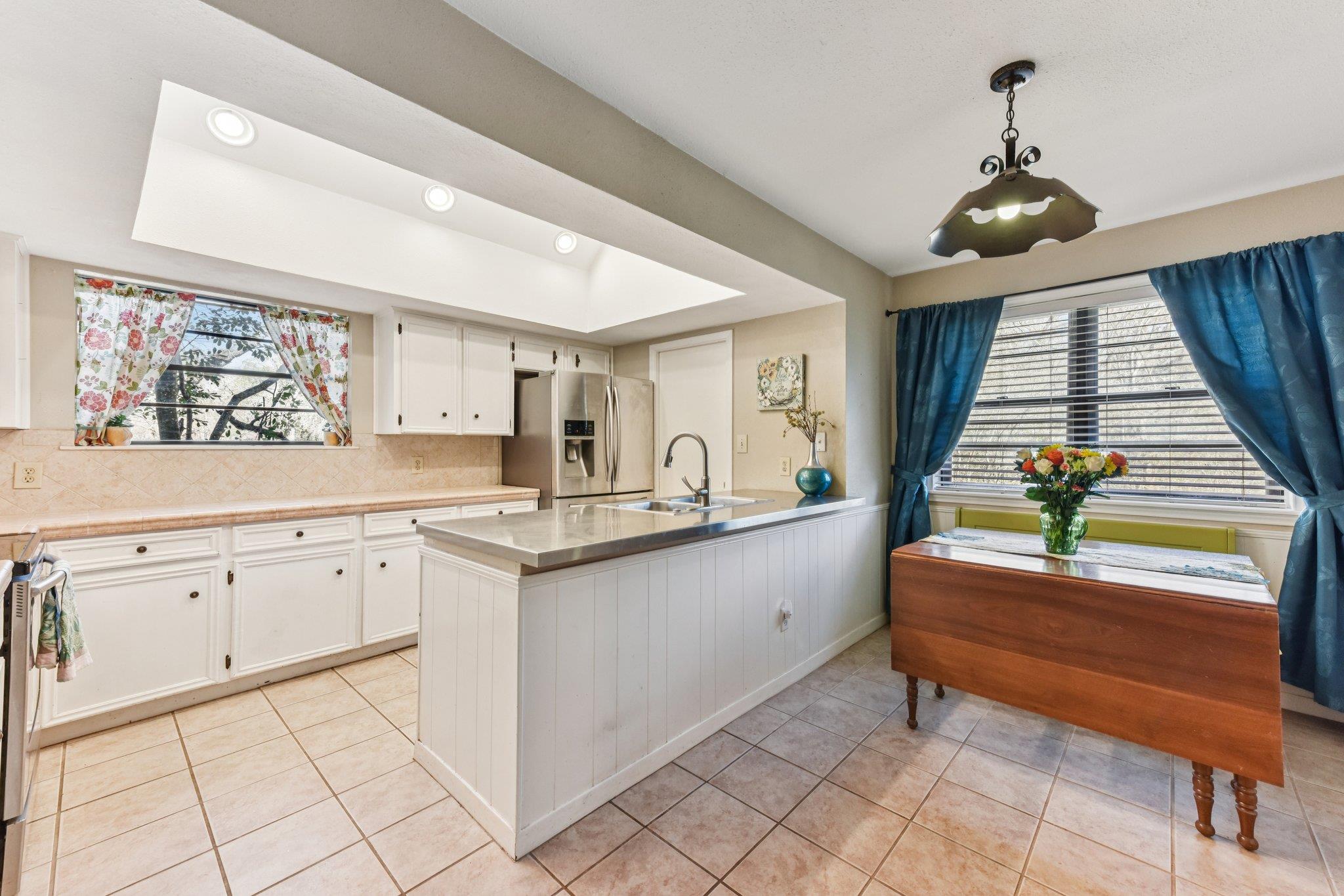 111 Post Oak Dr, Elgin, TX 78621