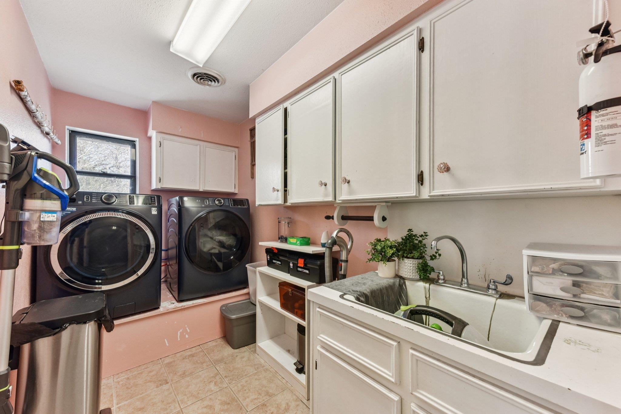 111 Post Oak Dr, Elgin, TX 78621