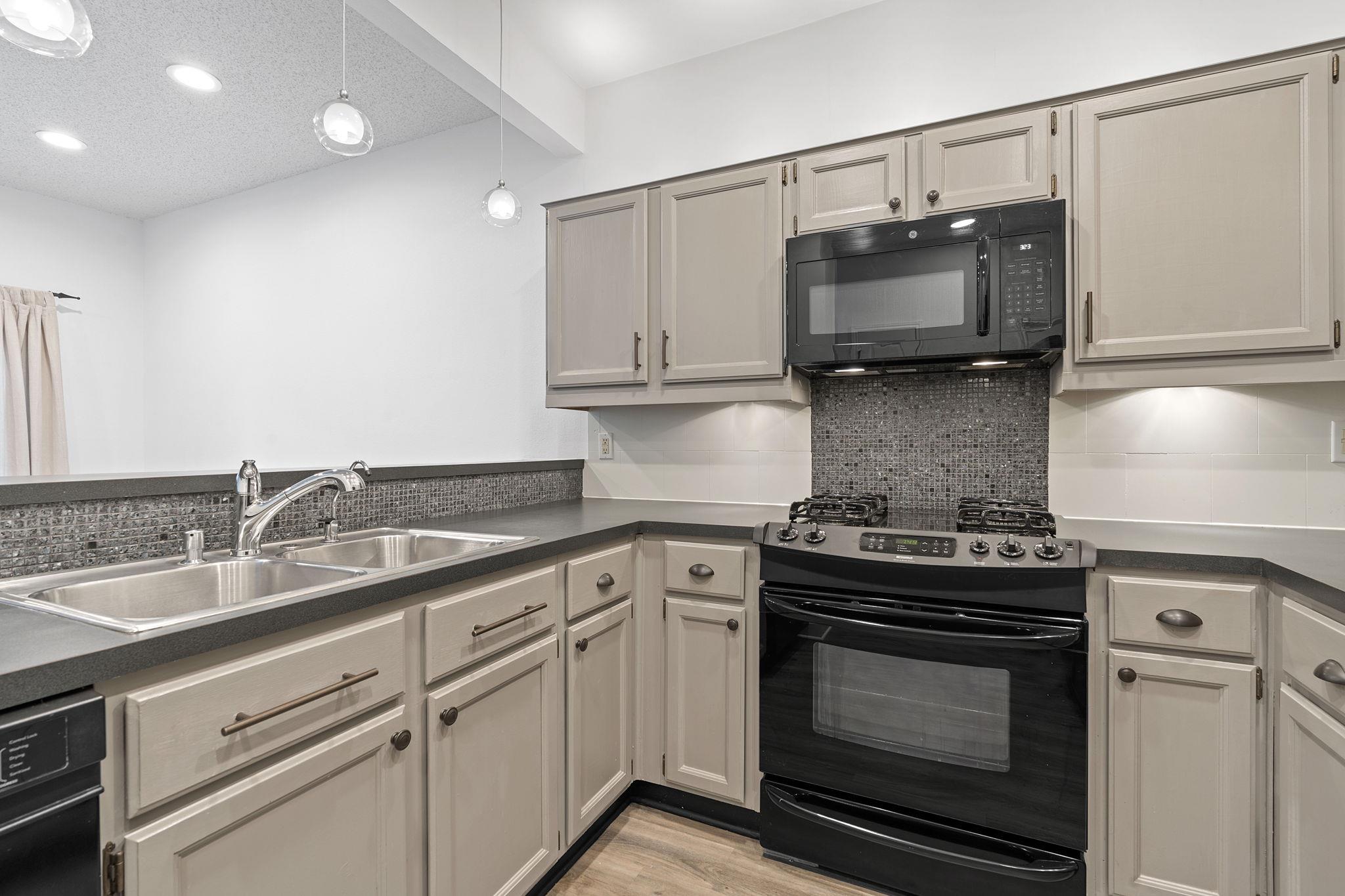 10819 Crown Colony Dr # 22, Austin, TX 78747