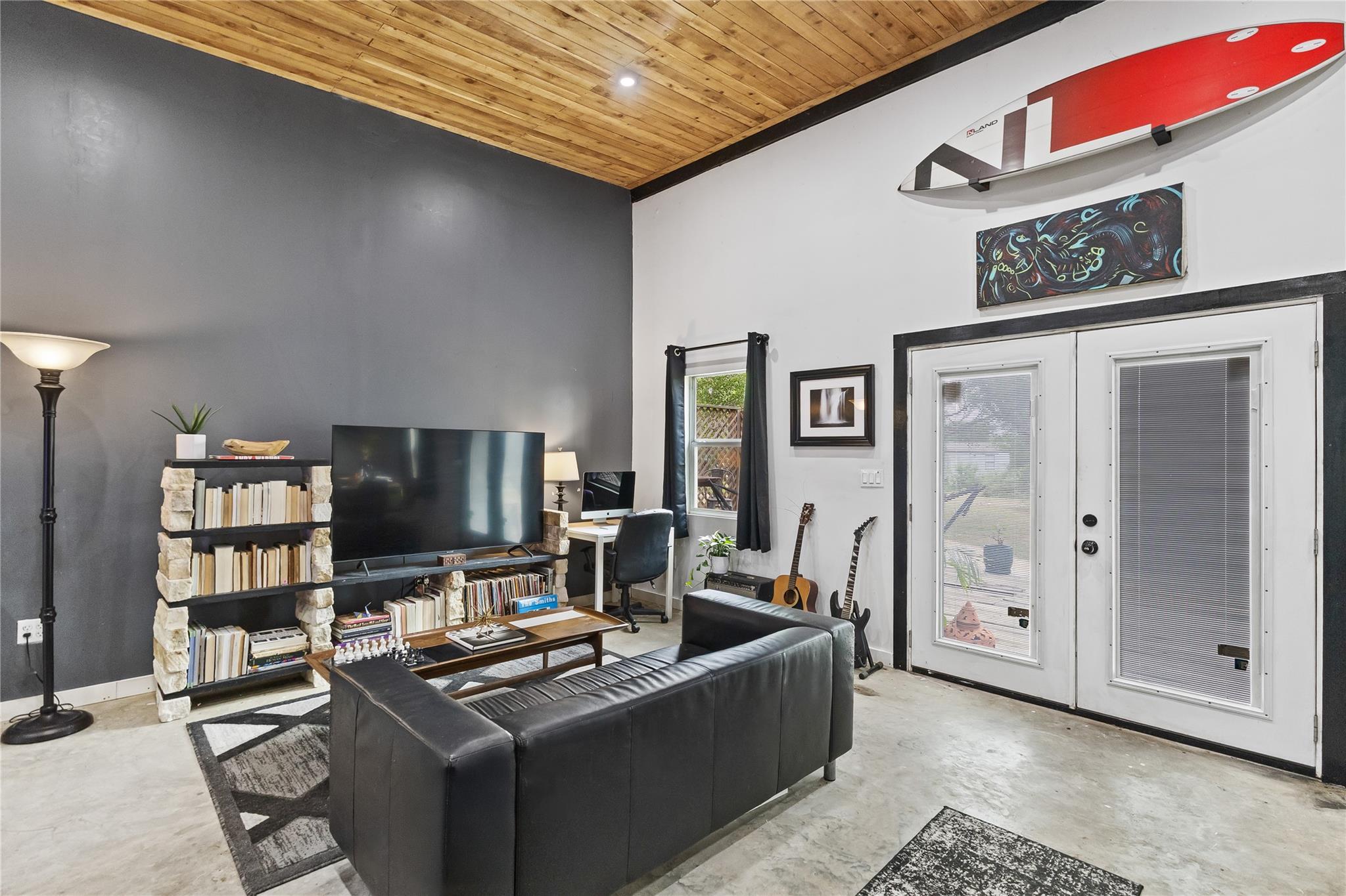 124 Valley Creek Dr, Cedar Creek, TX 78612