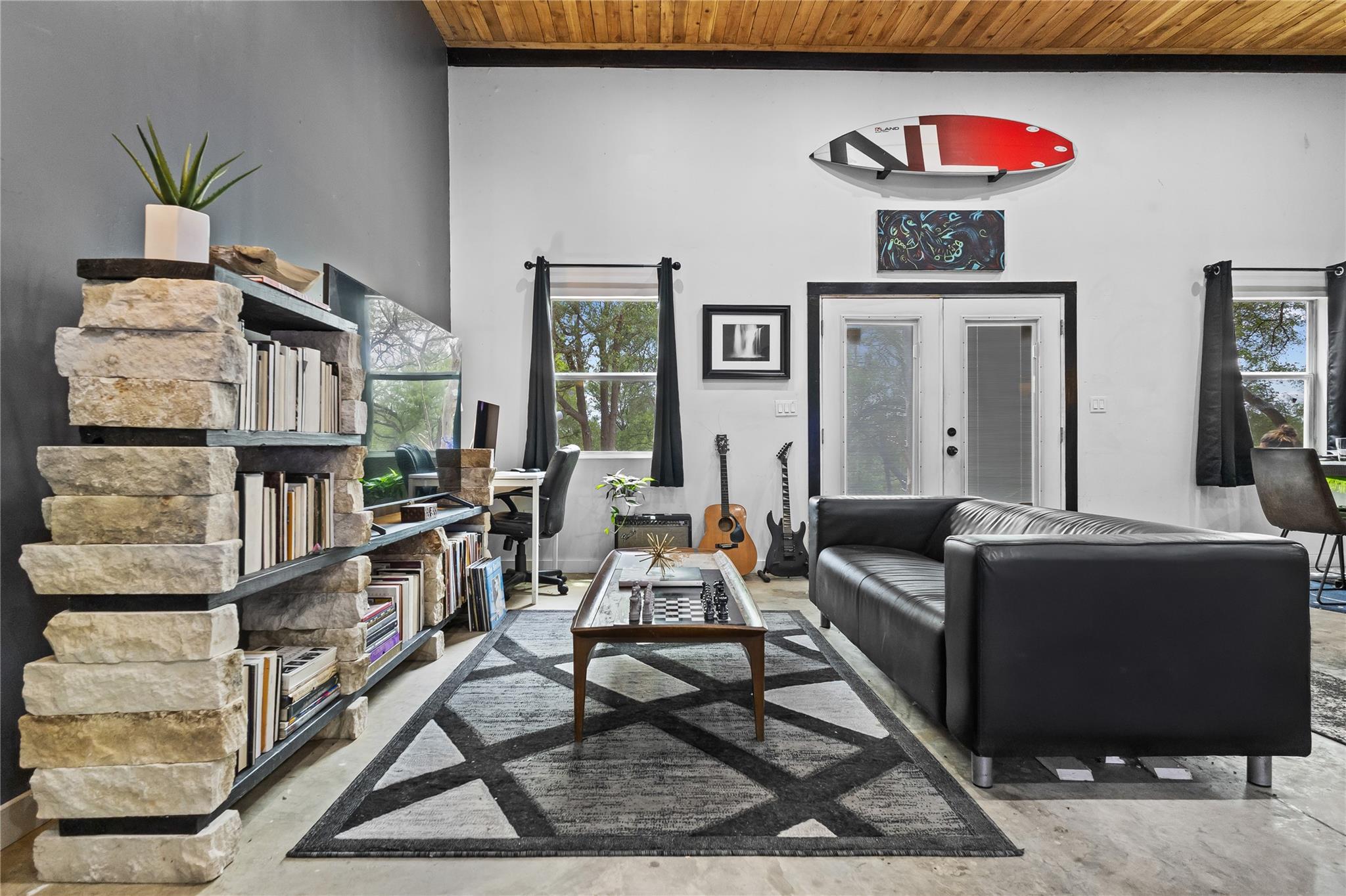 124 Valley Creek Dr, Cedar Creek, TX 78612