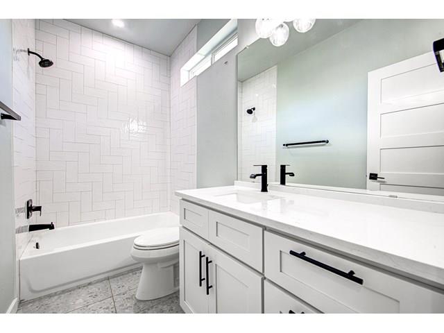 1110 3/4 Fiesta St # 1, Austin, TX 78702