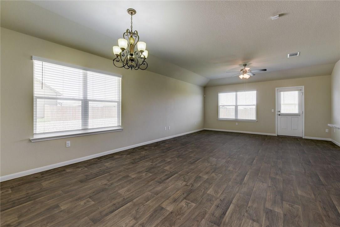 401 Cassandra Dr, Hutto, TX 78634