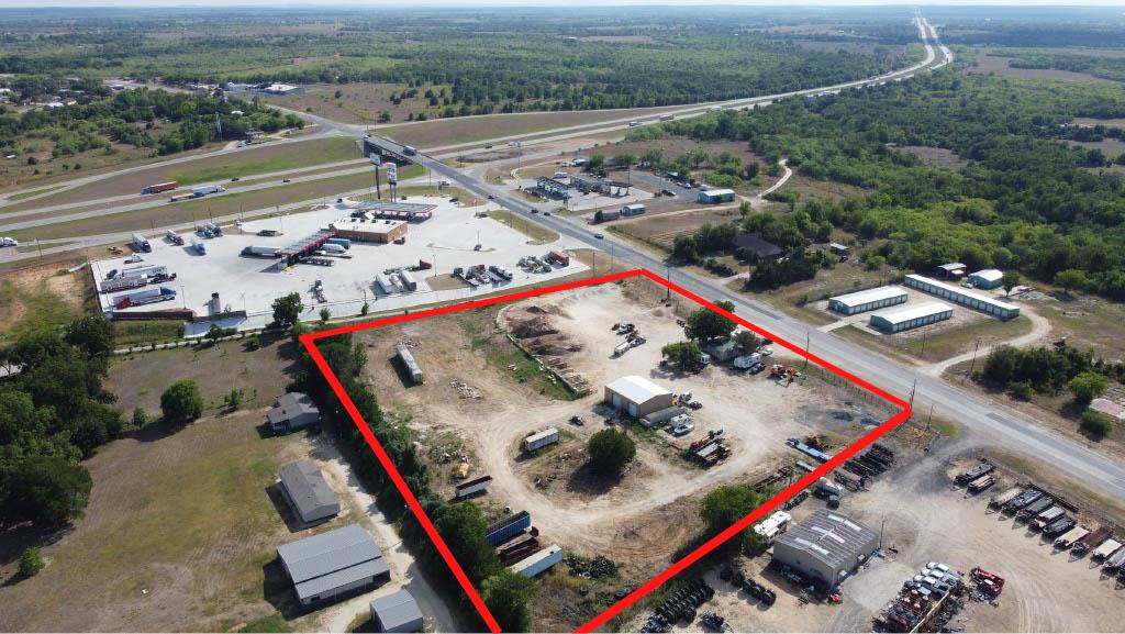 1951 South Magnolia, Luling, TX 78648