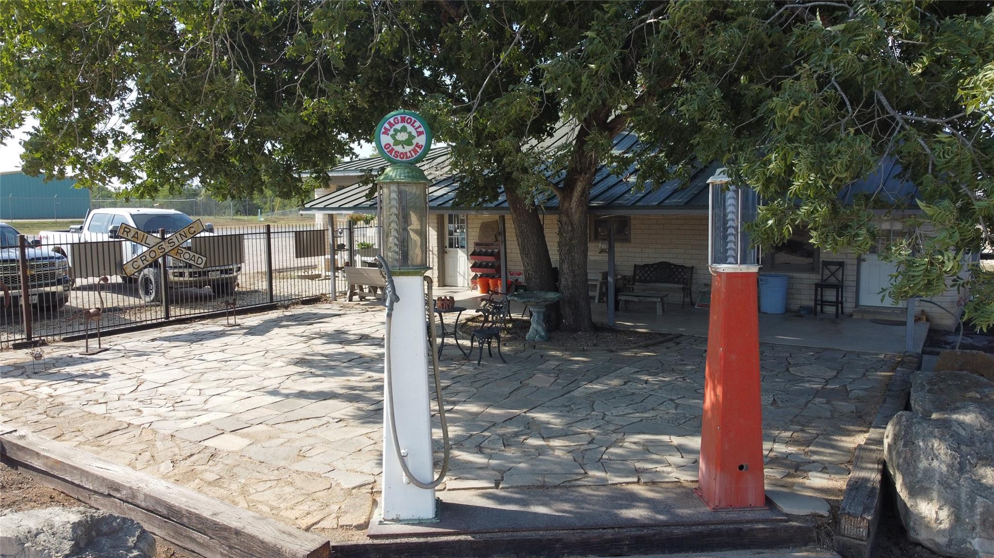 1951 South Magnolia, Luling, TX 78648