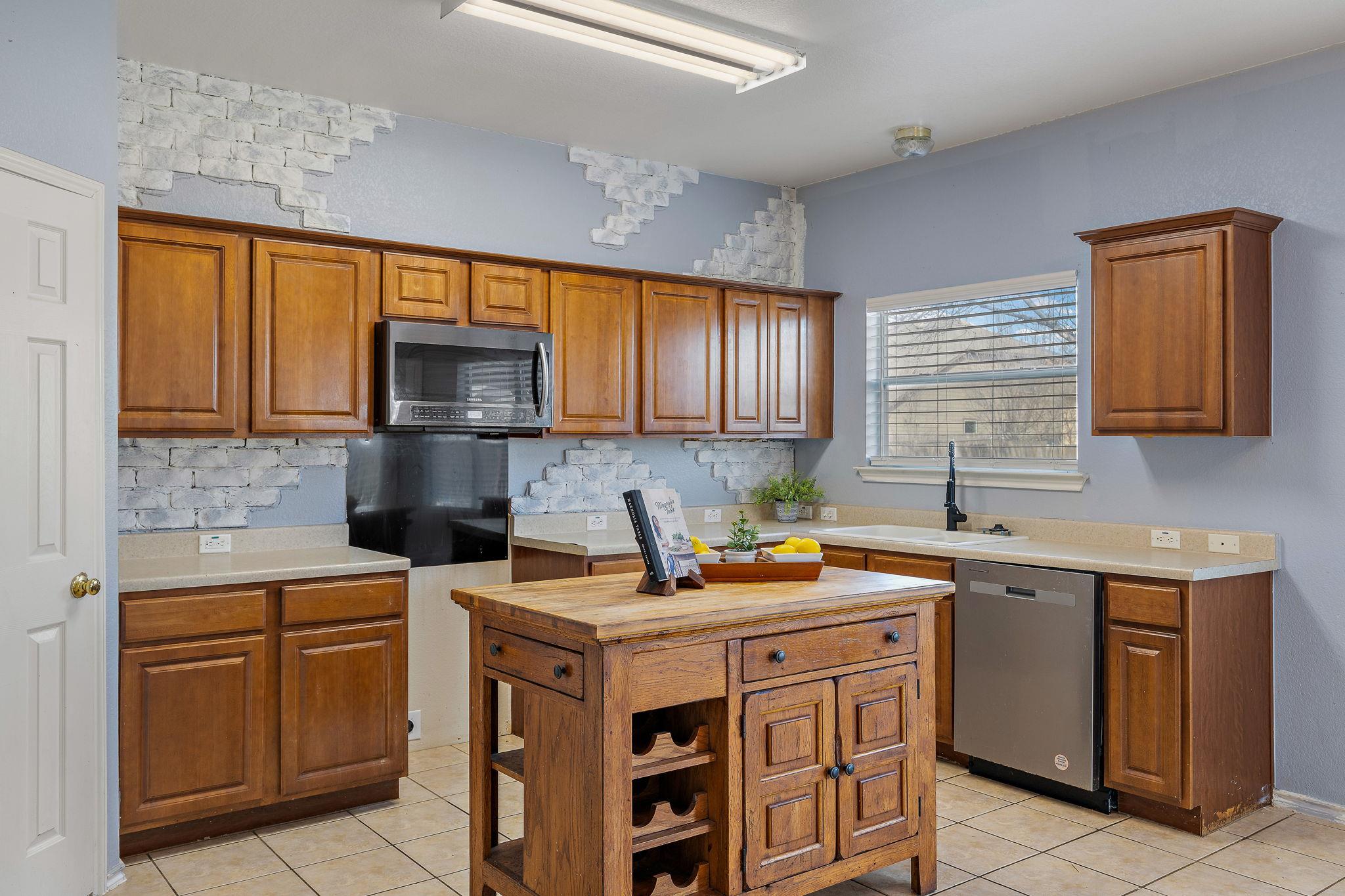 114 Almquist St, Hutto, TX 78634