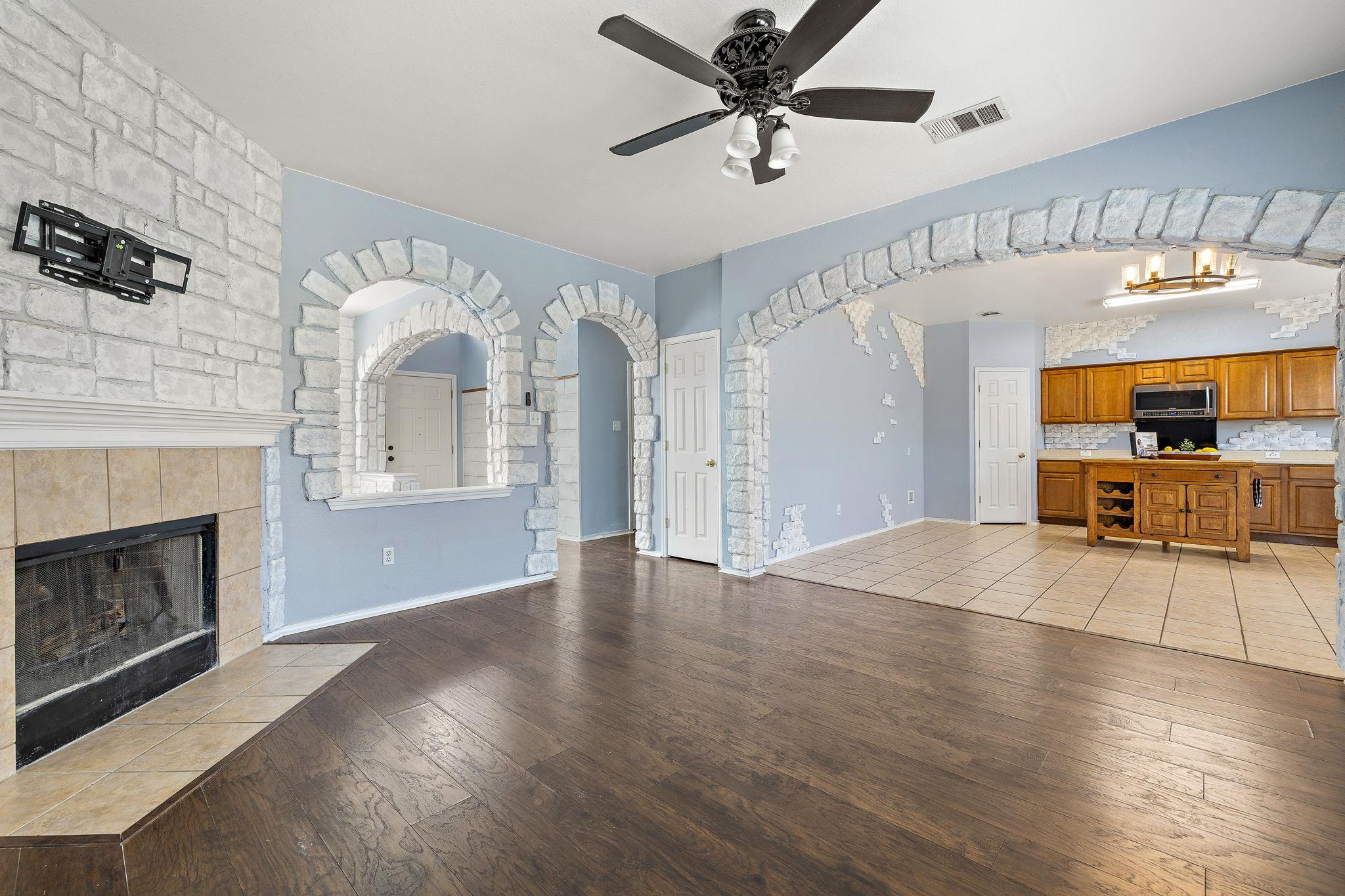 114 Almquist St, Hutto, TX 78634