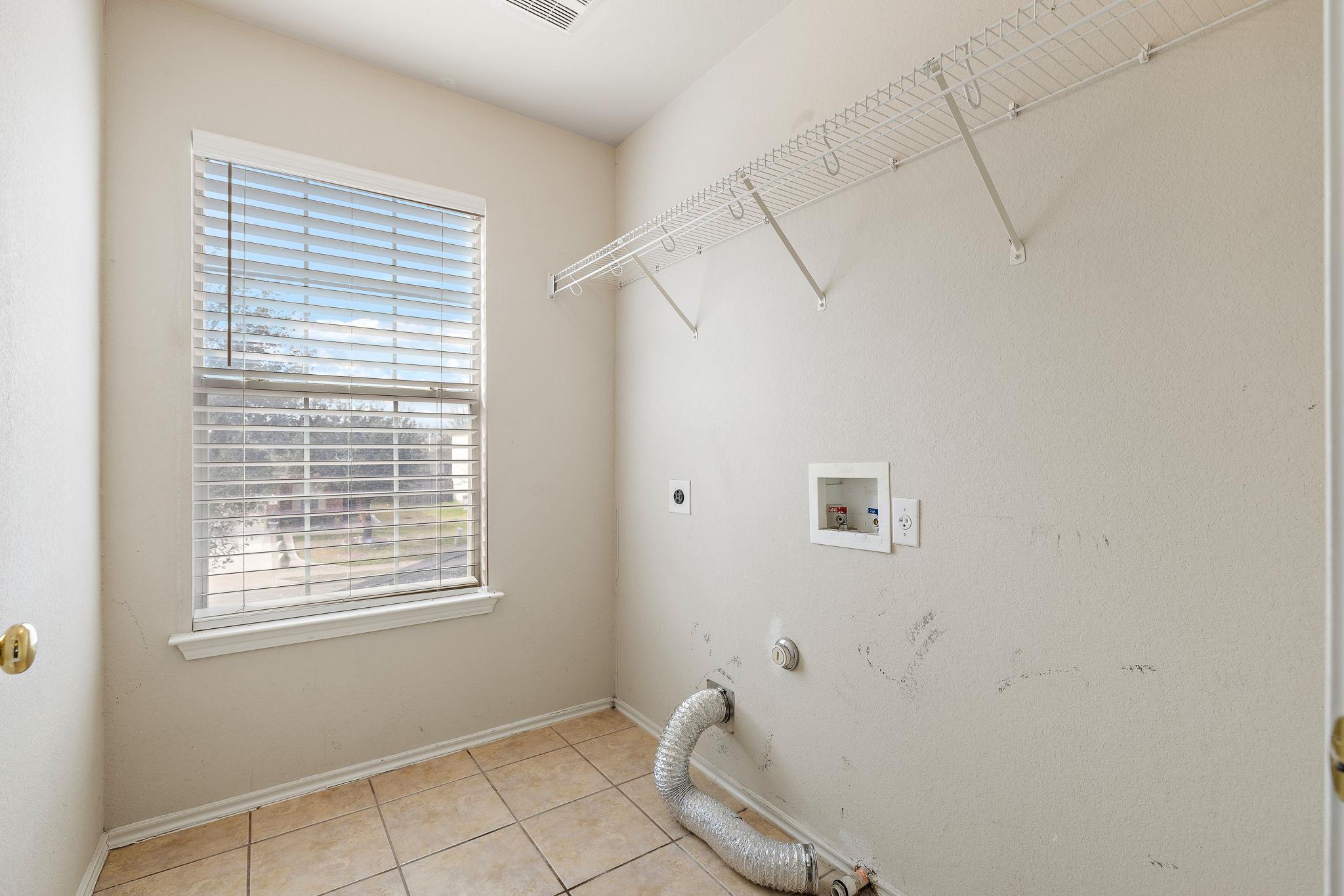 114 Almquist St, Hutto, TX 78634