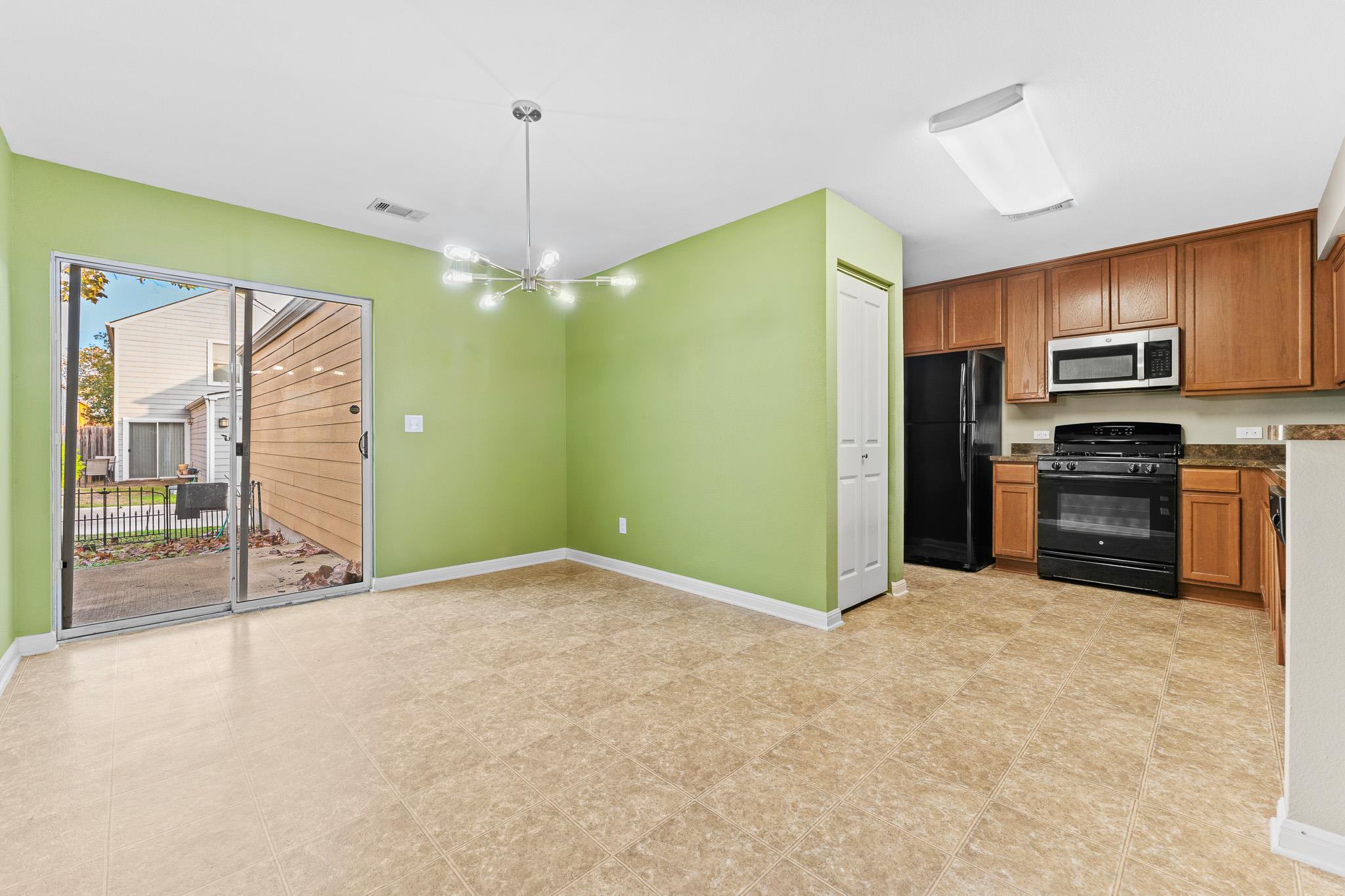 320 Trestle Tree # 32, San Marcos, TX 78666