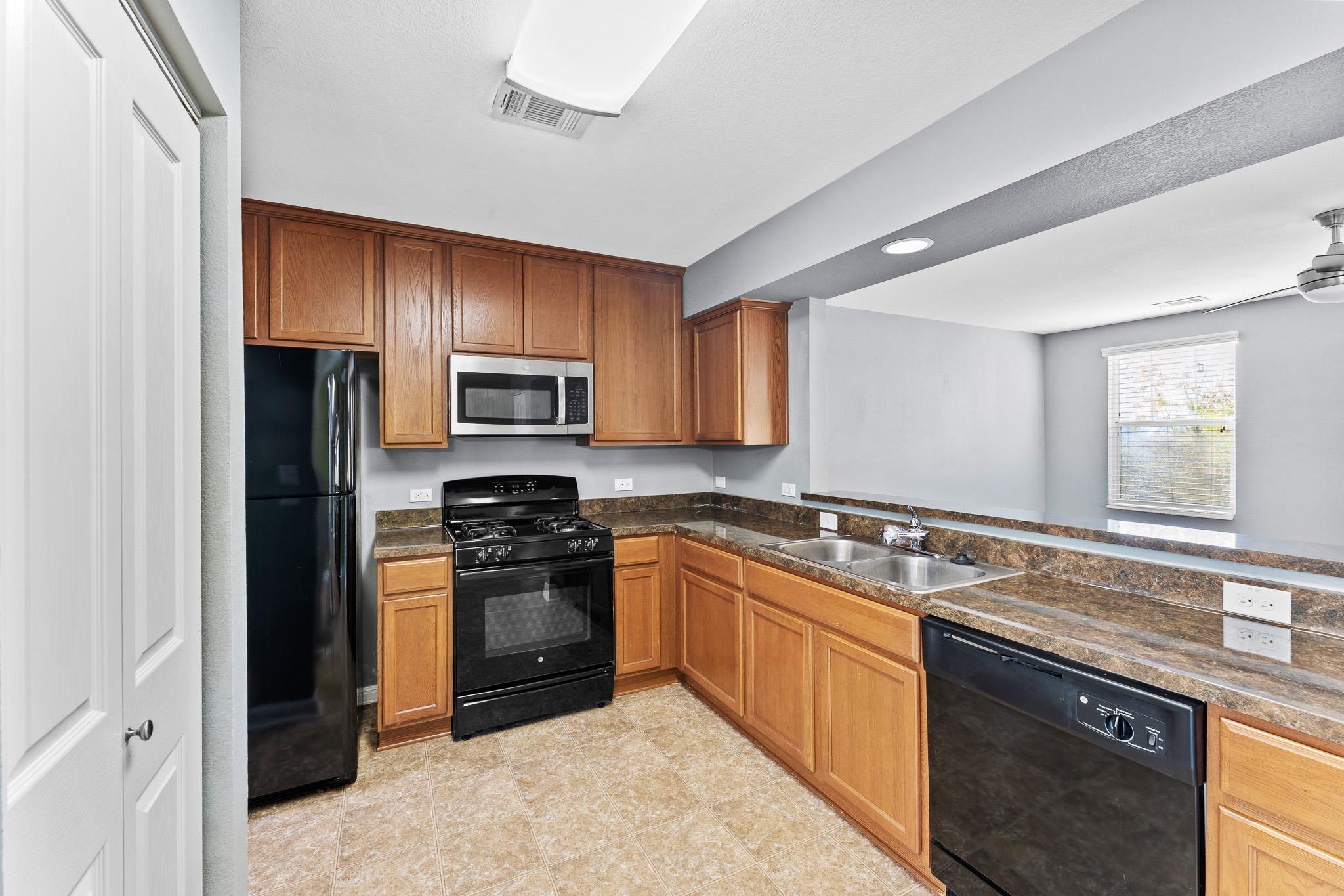 320 Trestle Tree # 32, San Marcos, TX 78666