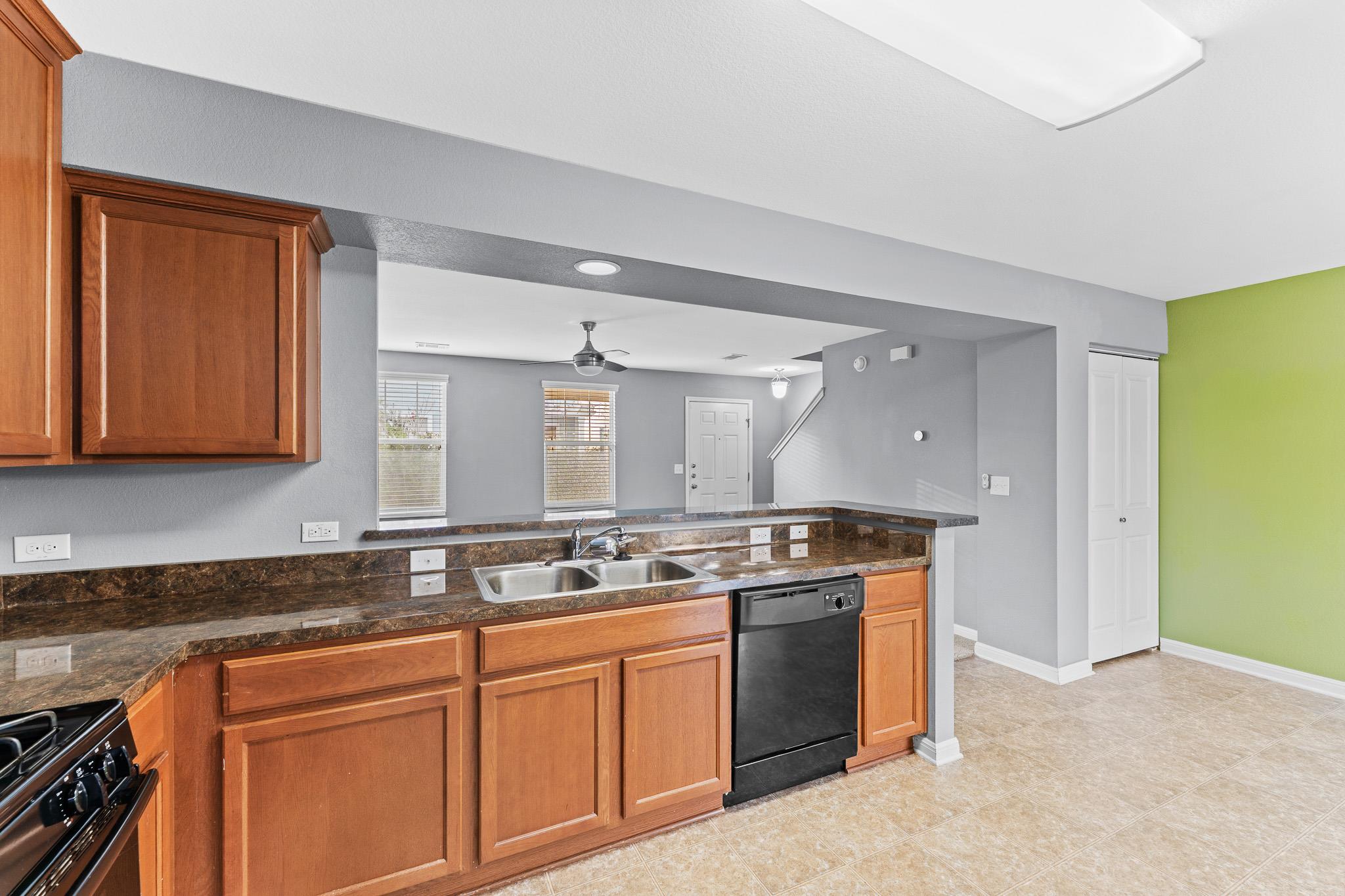 320 Trestle Tree # 32, San Marcos, TX 78666