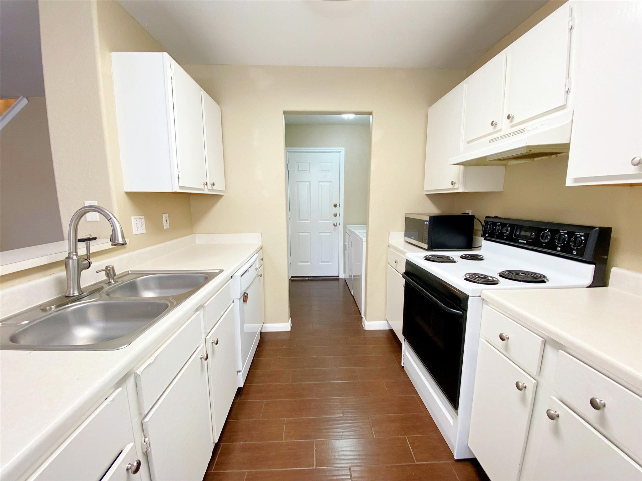 833 Sagewood Trl, San Marcos, TX 78666