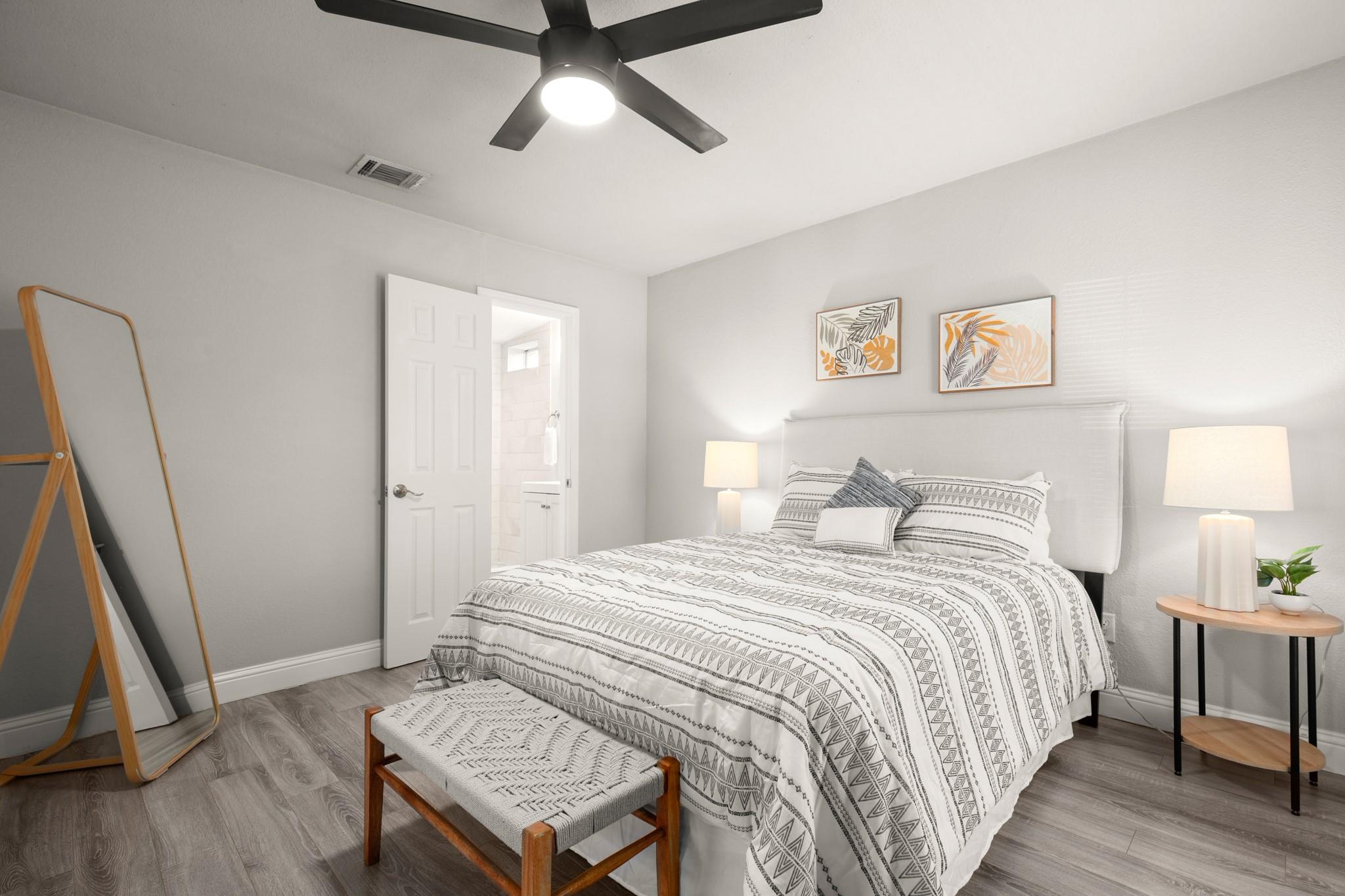 918 W 3rd St, Taylor, TX 76574