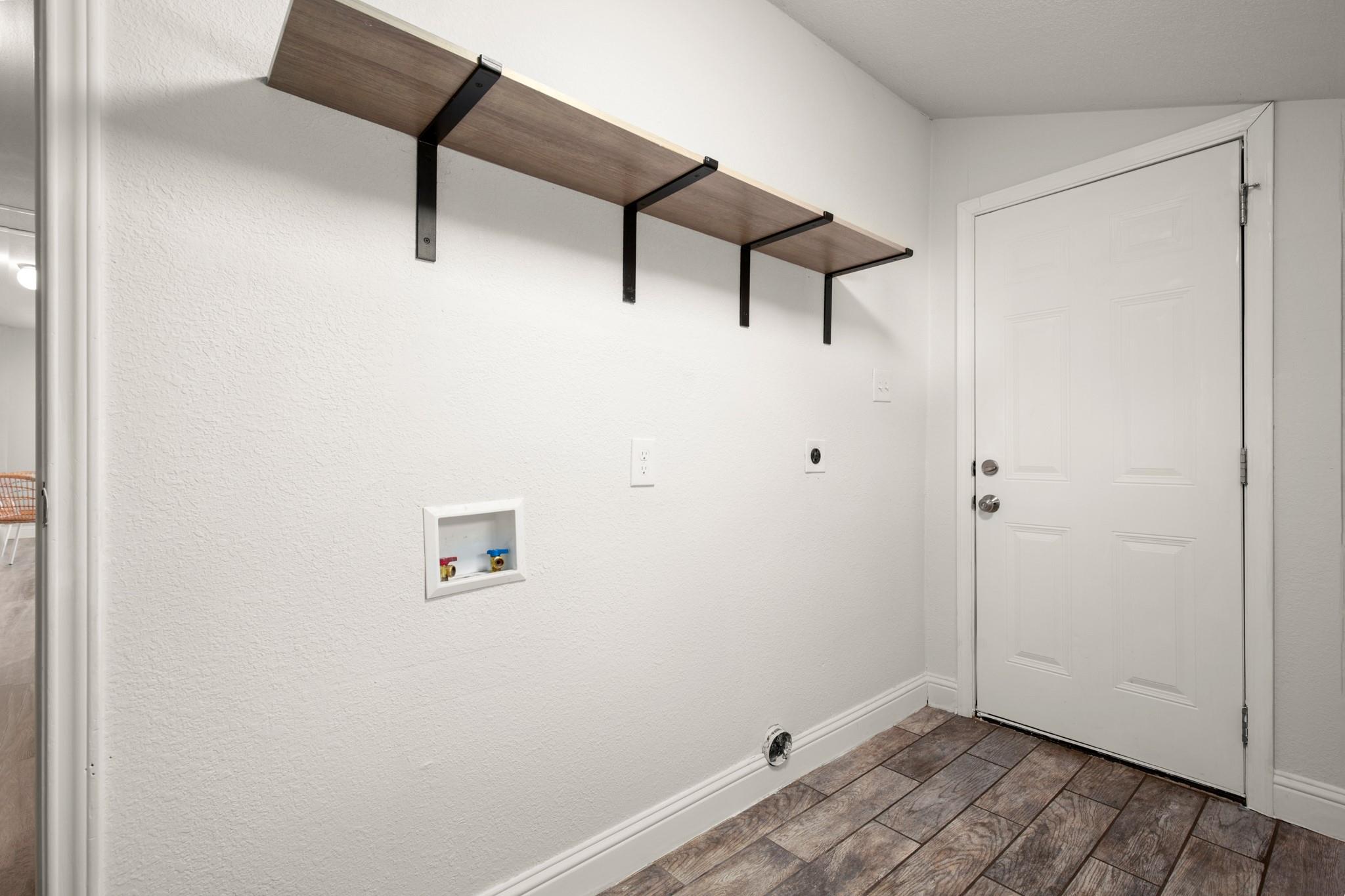 918 W 3rd St, Taylor, TX 76574