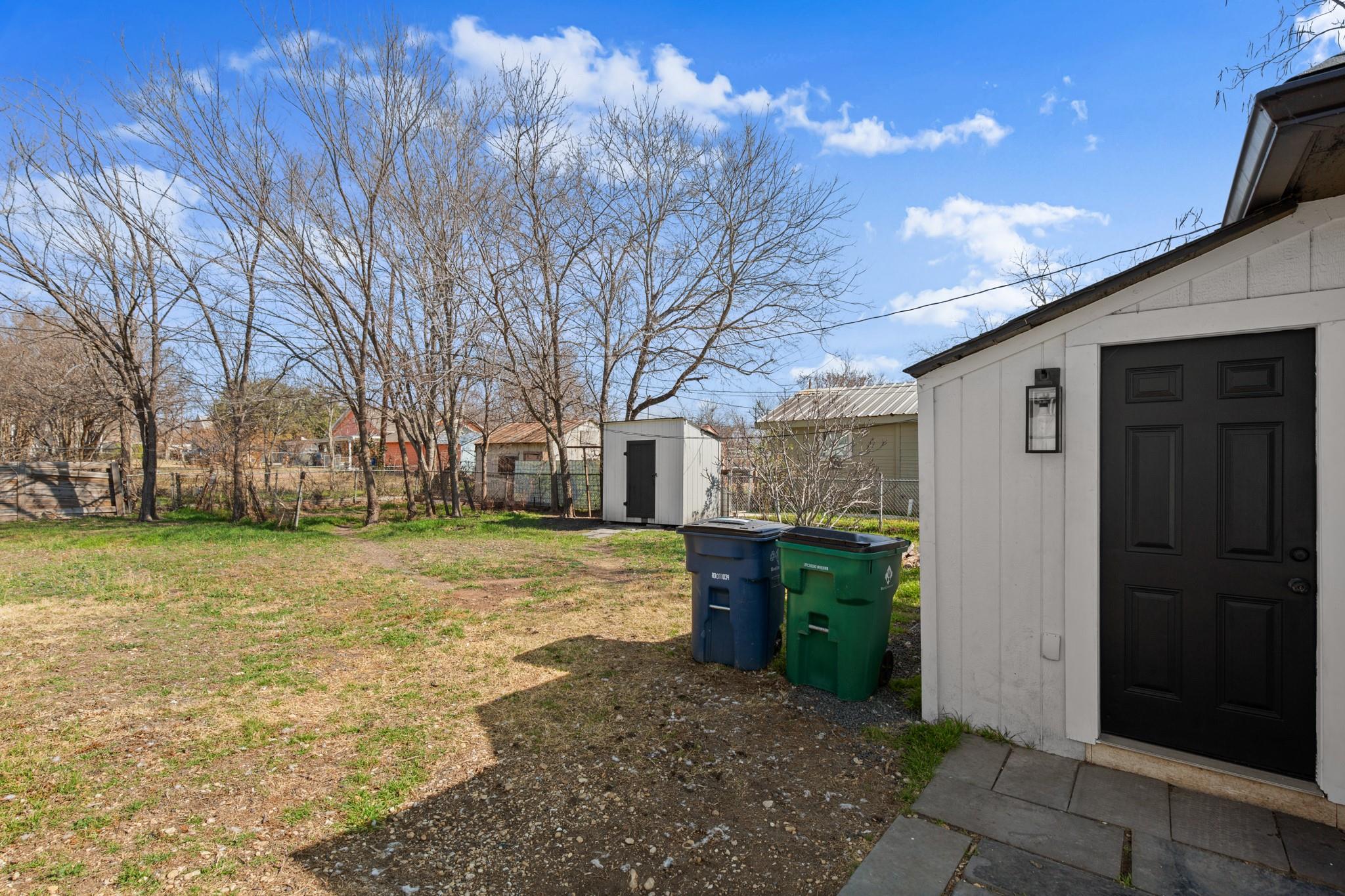 918 W 3rd St, Taylor, TX 76574