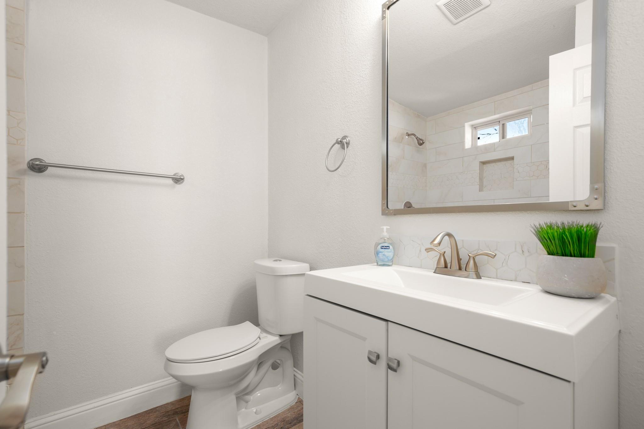 918 W 3rd St, Taylor, TX 76574