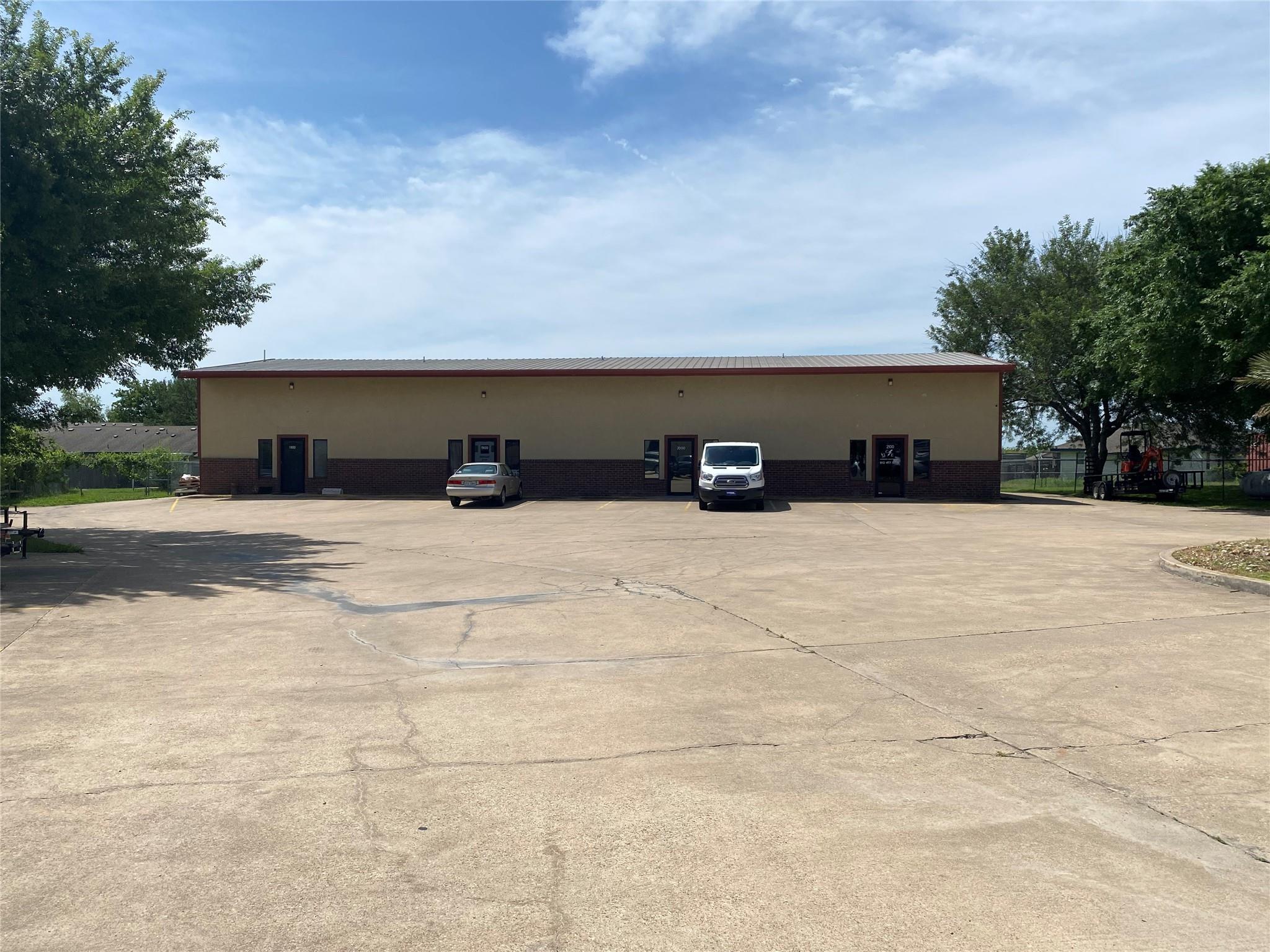 623 W Front St # 2100, Hutto, TX 78634