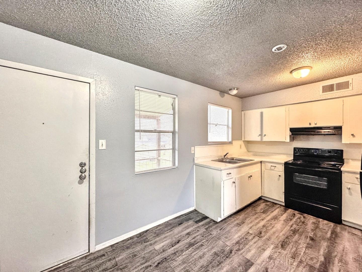 712 Martindale Rd, San Marcos, TX 78666