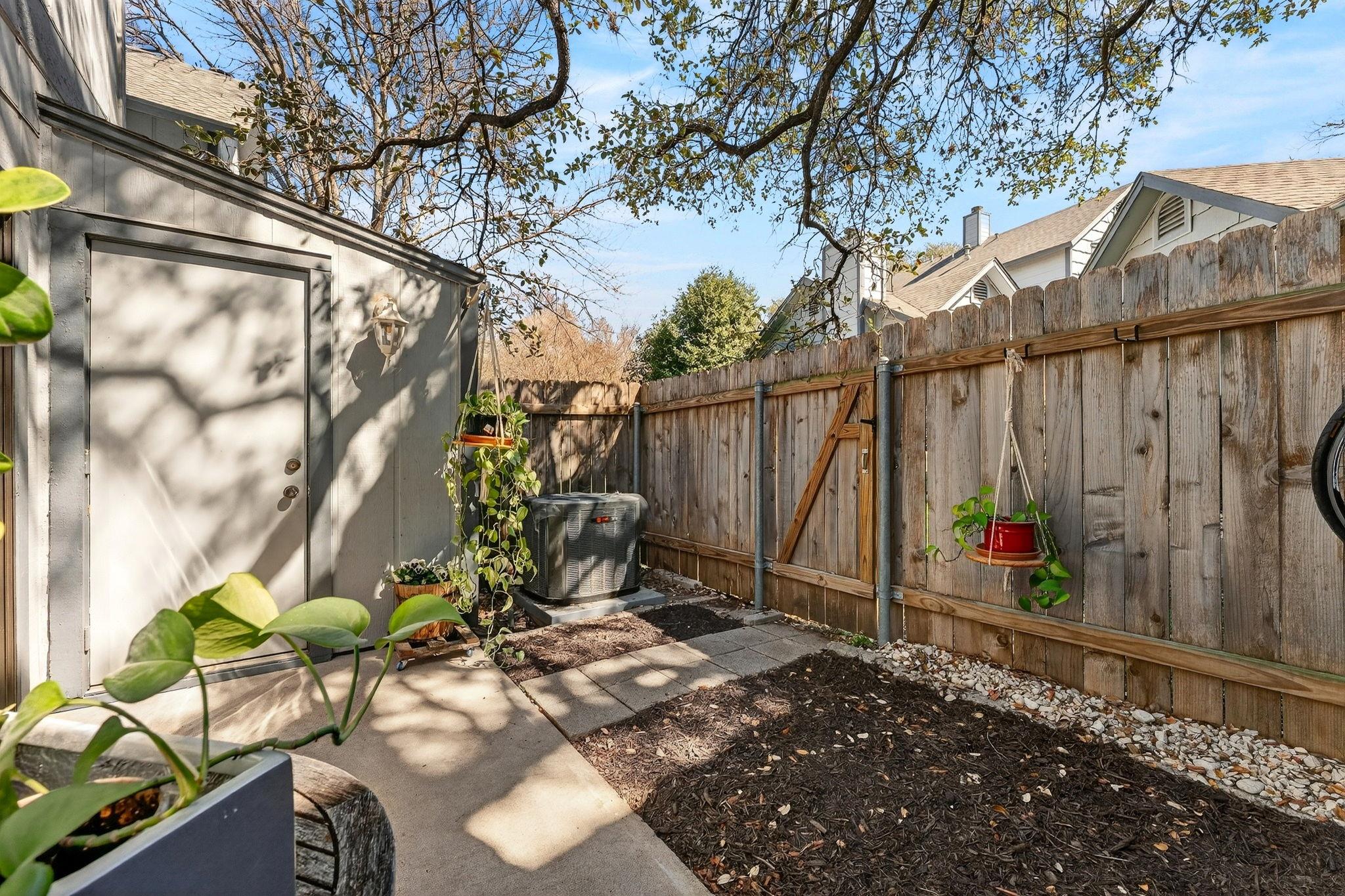 1411 Gracy Farms Ln # 118, Austin, TX 78758