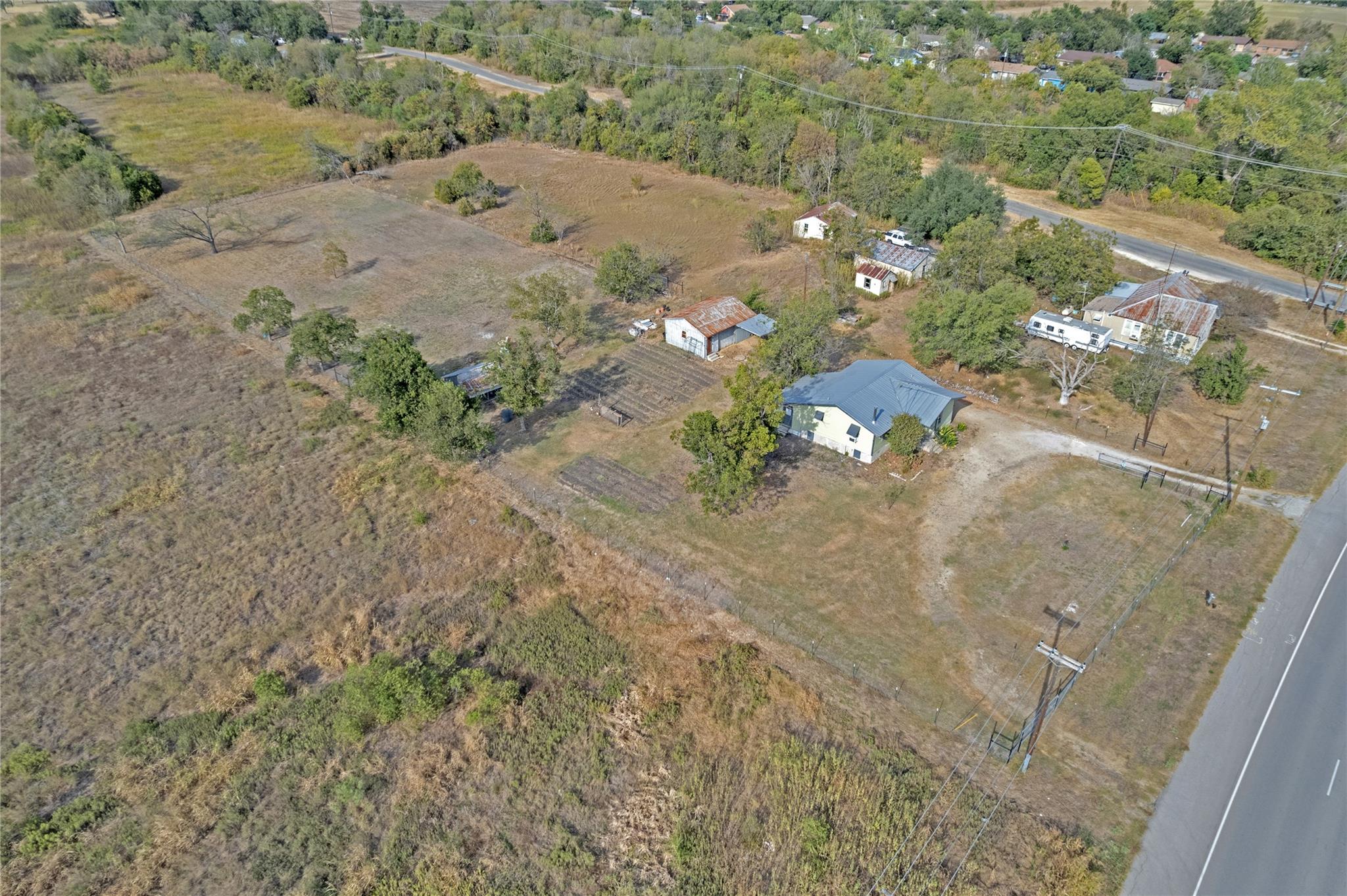 1607 E 4Th St, Taylor, TX 76574