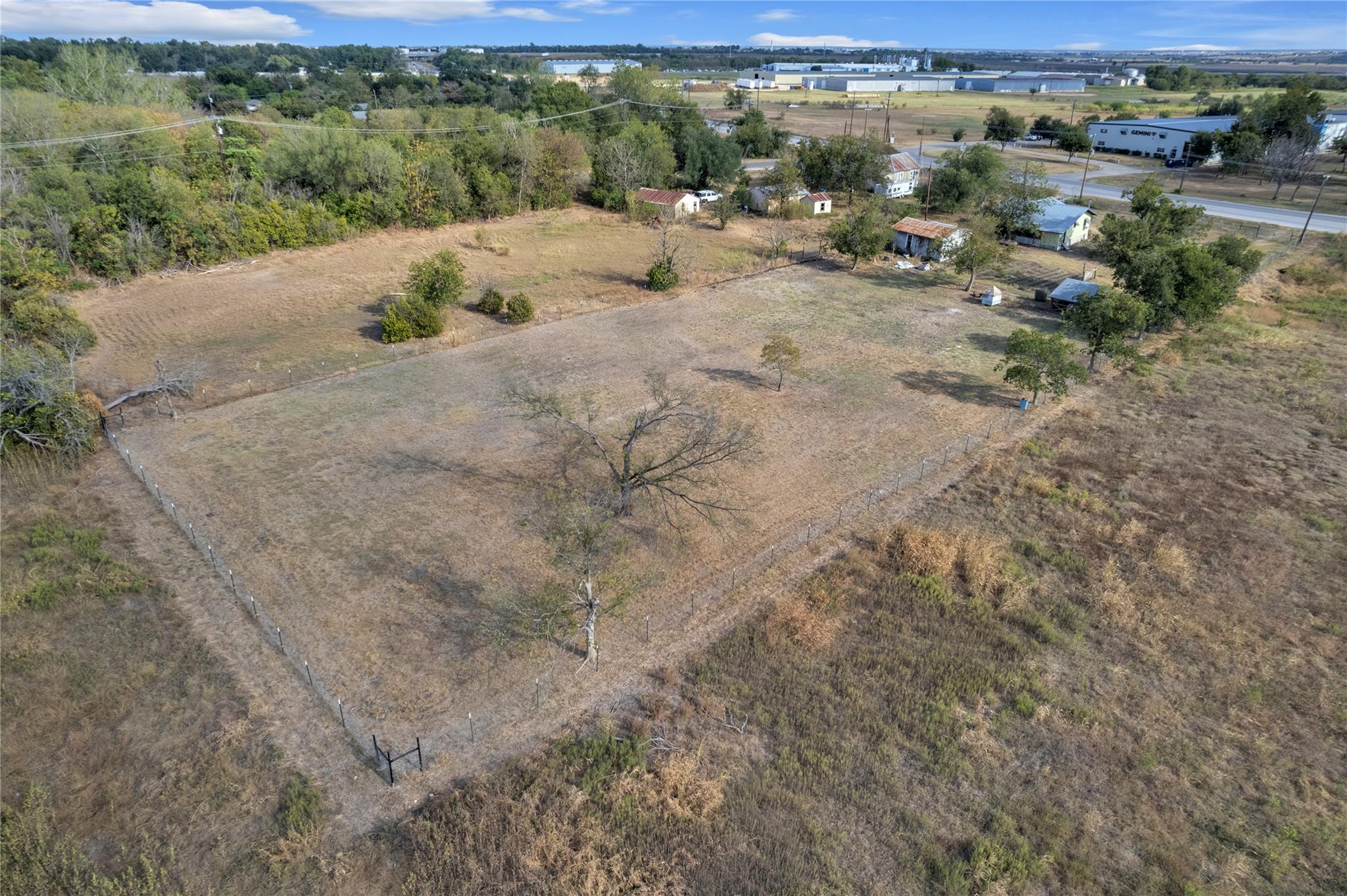 1607 E 4Th St, Taylor, TX 76574